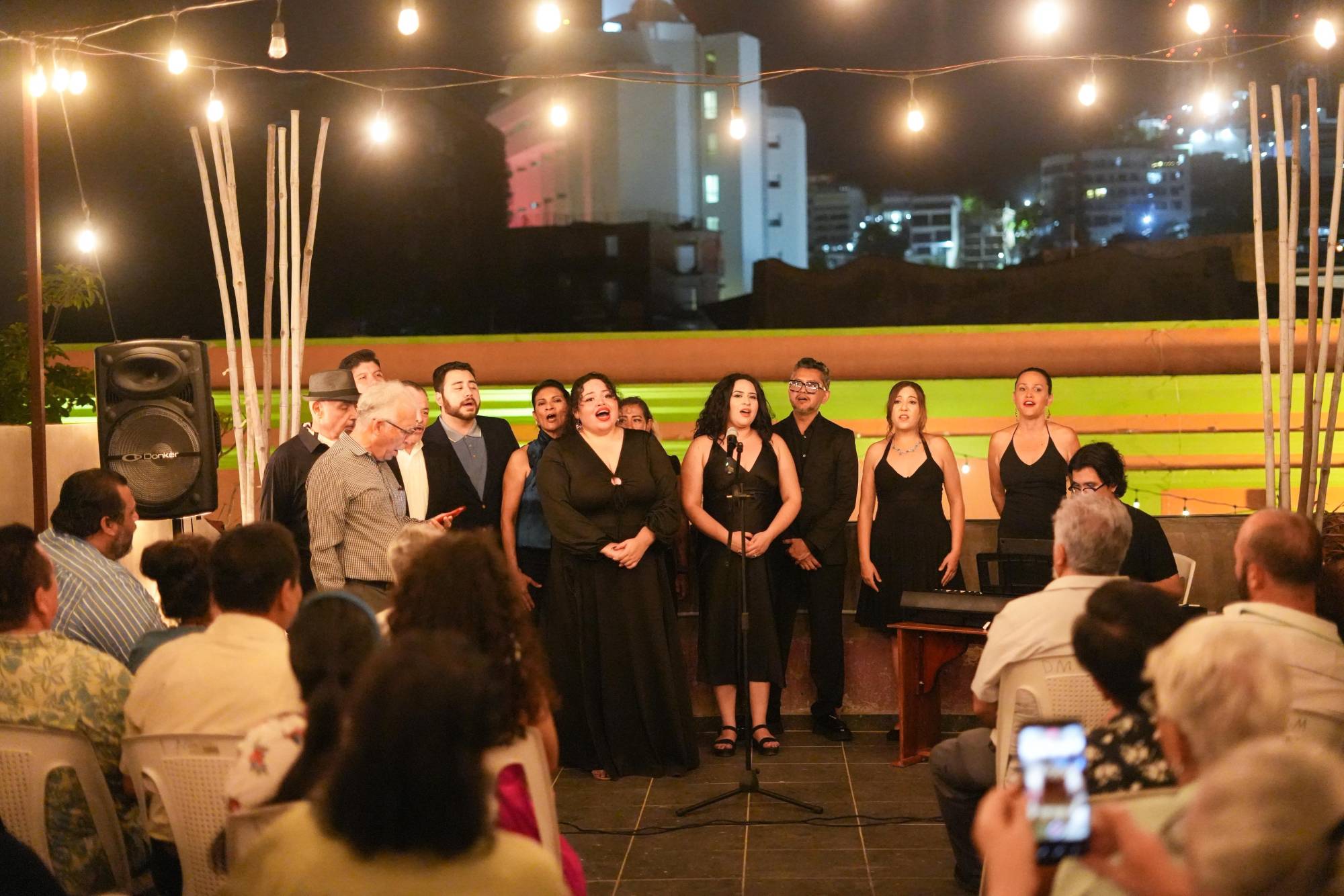 $!La integrante del Coro Ángela Peralta estuvo acompañada por el pianista Sergio Castellanos, así como por solistas invitados que enriquecieron la velada.