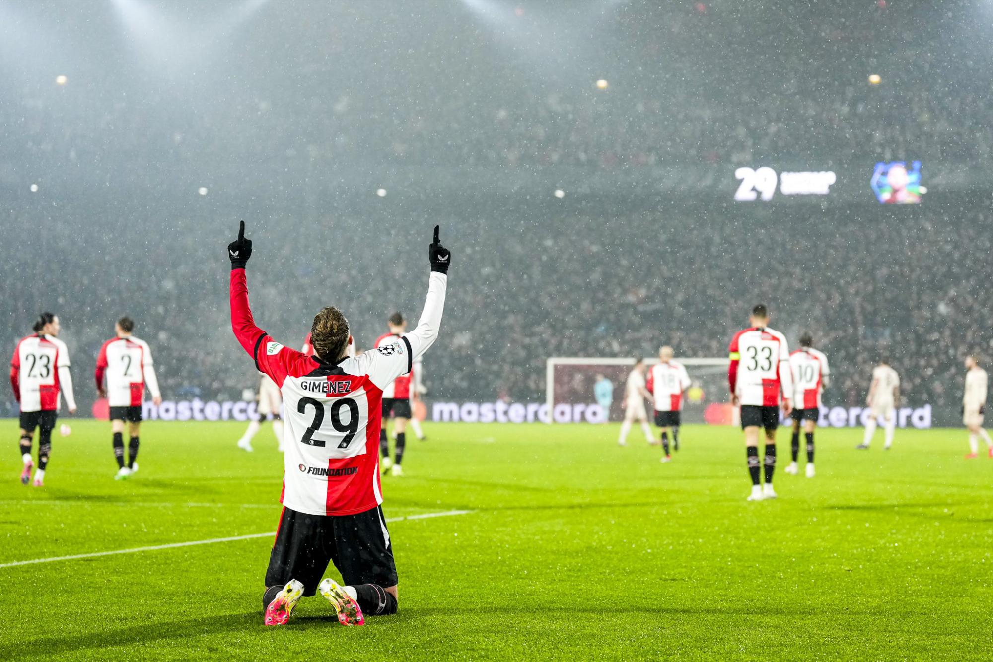 $!Santiago Giménez lidera con doblete al Feyenoord a la siguiente ronda de la Champions