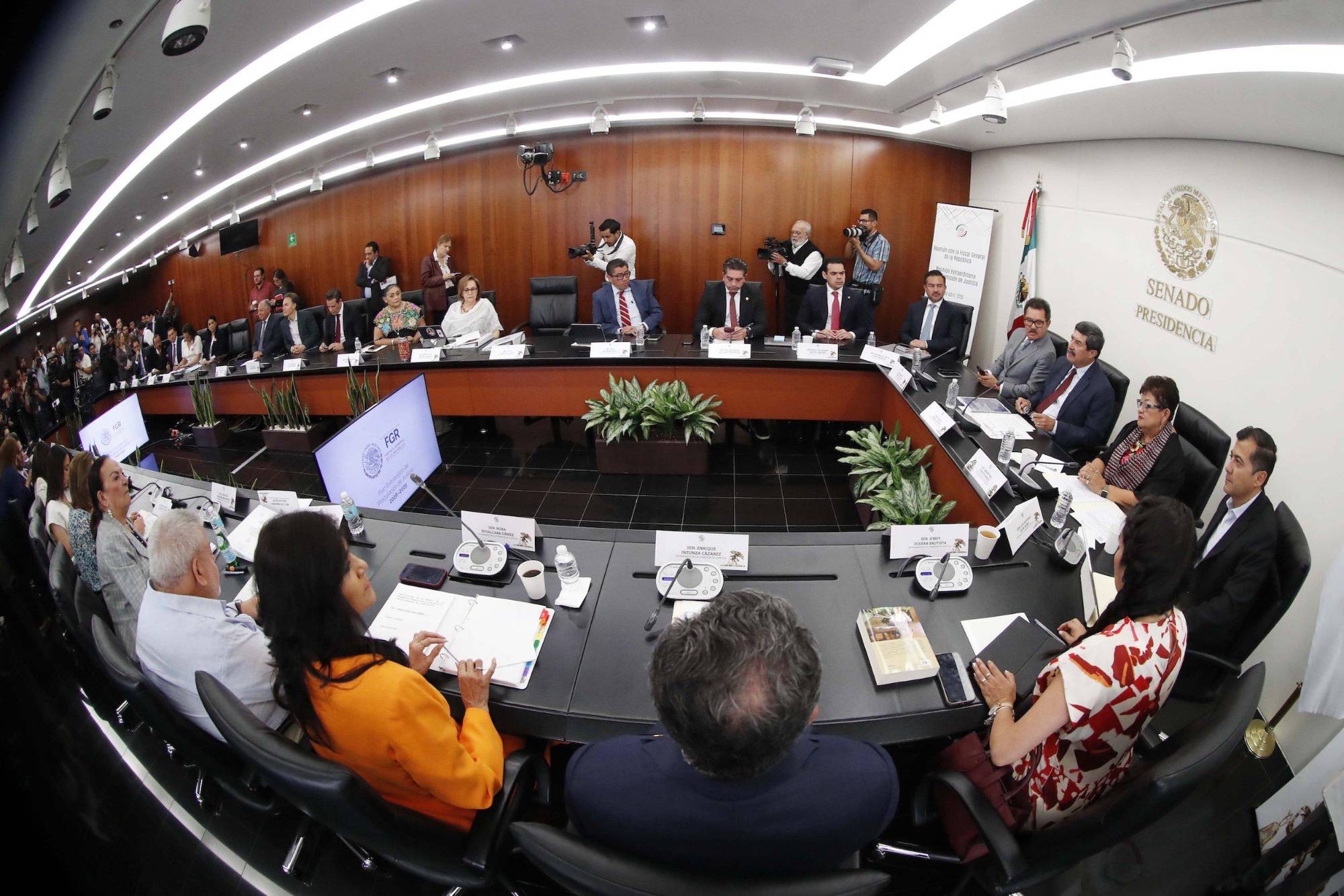 $!Ernestina Godoy reconoce cifra negra superior a 95% en algunos delitos; presenta plan estratégico de FGR en Senado