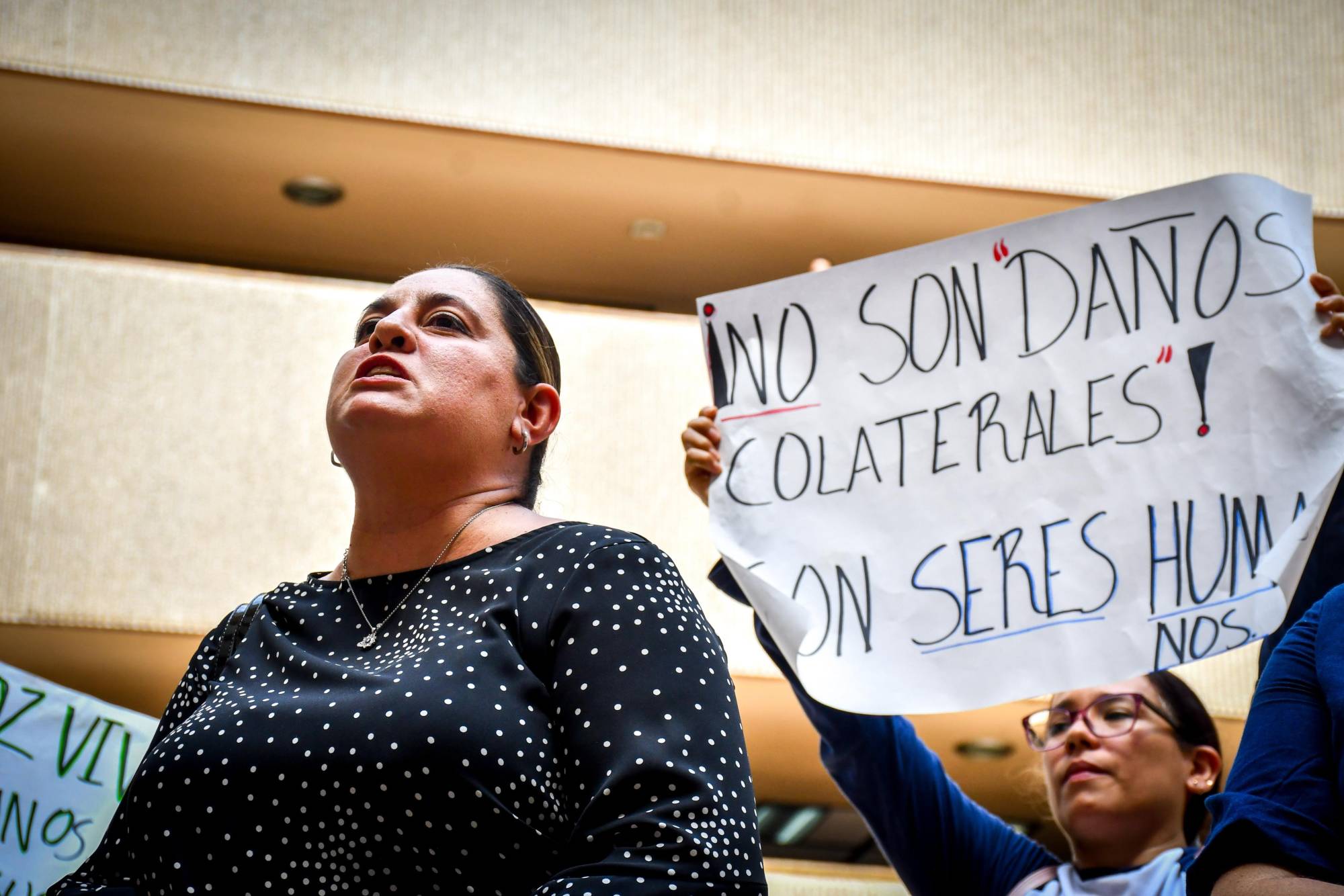 $!Docentes se manifiestan por asesinato de la maestra Jesamel, ocurrido en Nuevo Altata