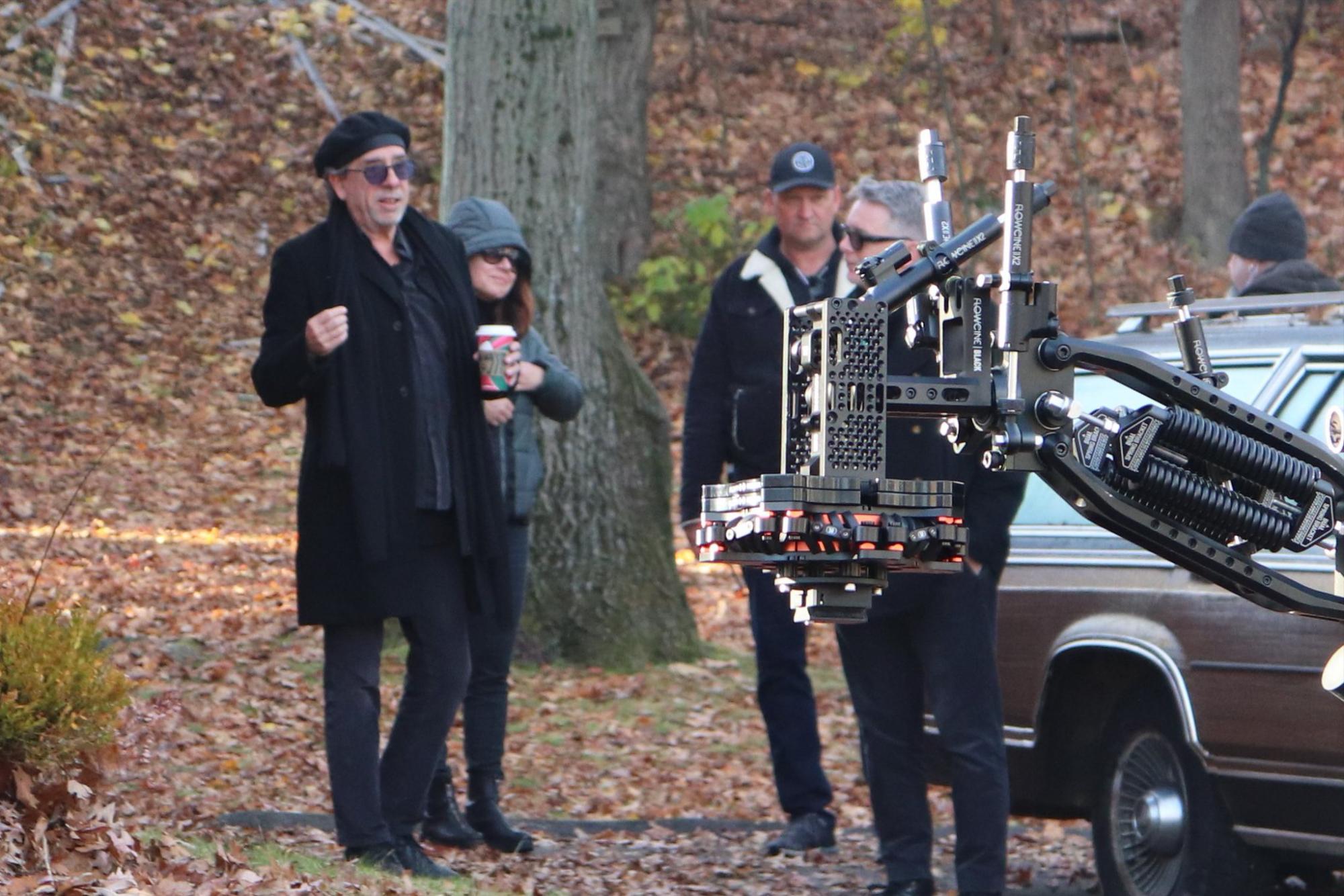 $!Tim Burton, detrás de cámaras en ‘Beetlejuice 2’.