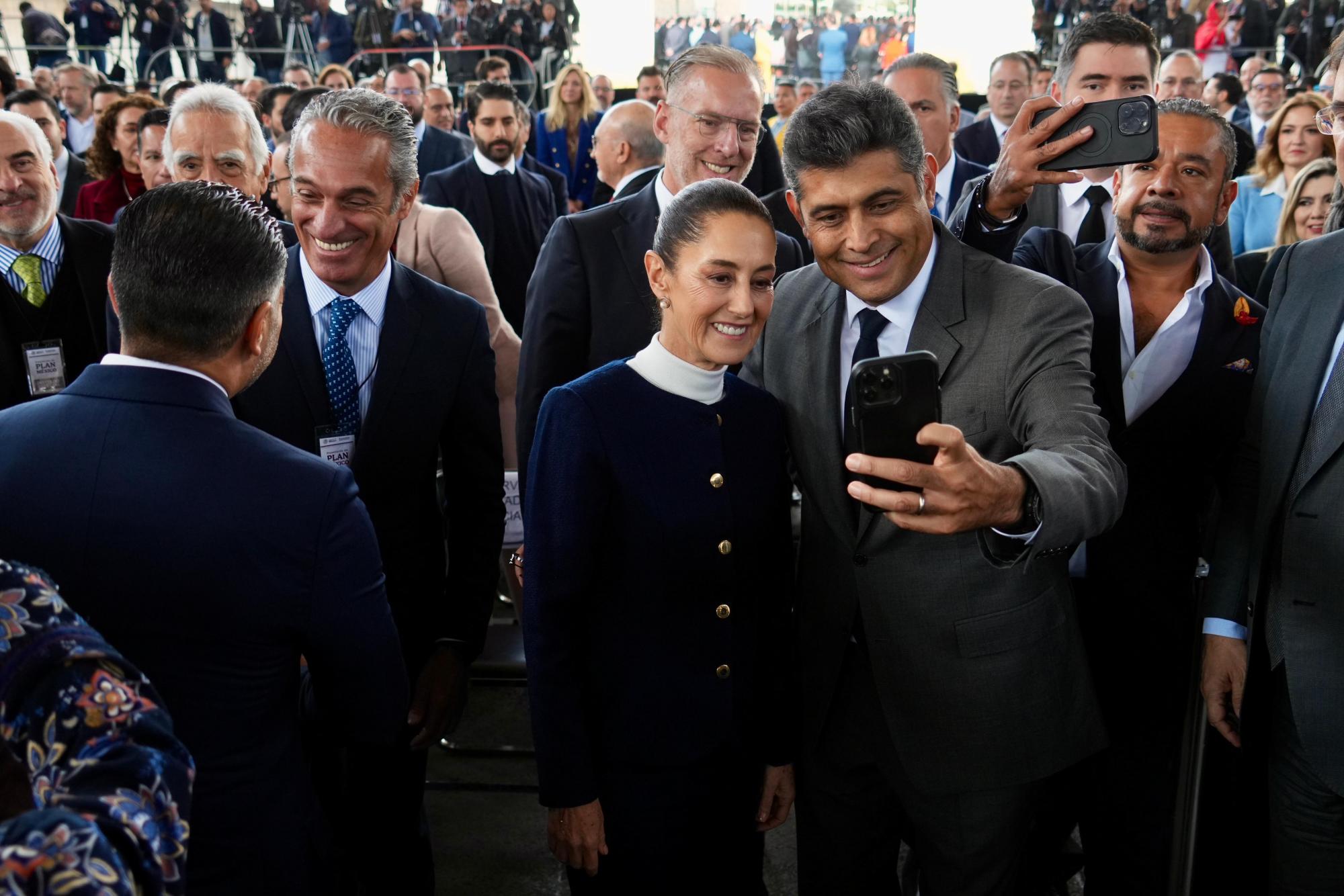 $!Sheinbaum anuncia 277 mil millones de dólares de inversiones ‘que quieren llegar a México’