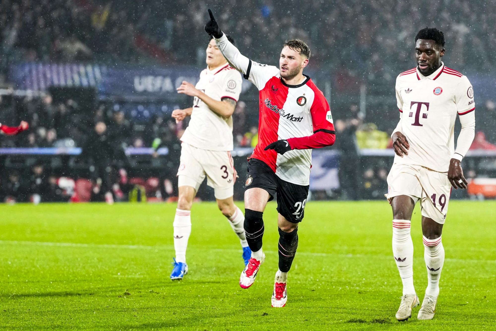 $!Santiago Giménez lidera con doblete al Feyenoord a la siguiente ronda de la Champions