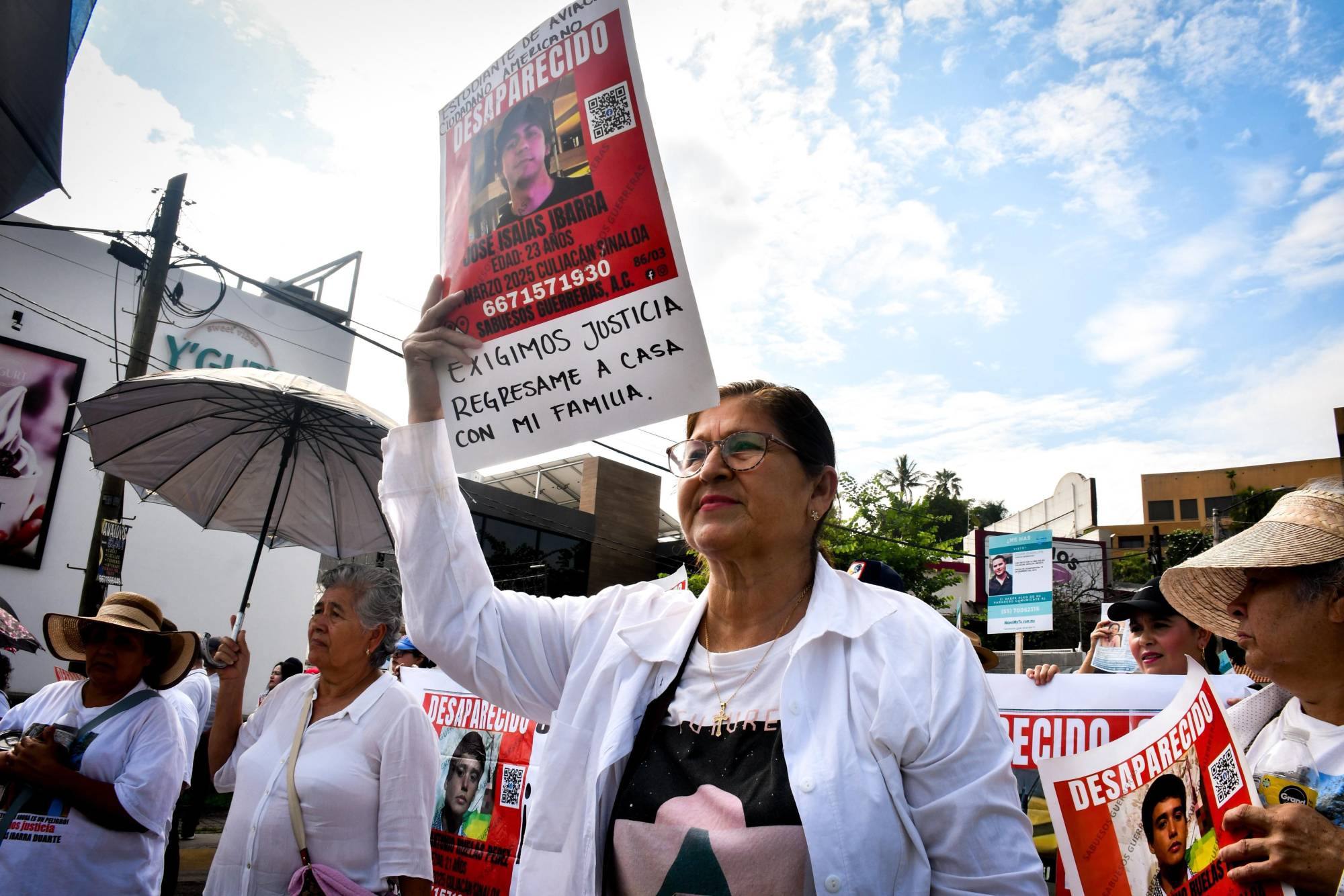 $!En Culiacán, marchan familias para visibilizar crisis de desapariciones en Sinaloa