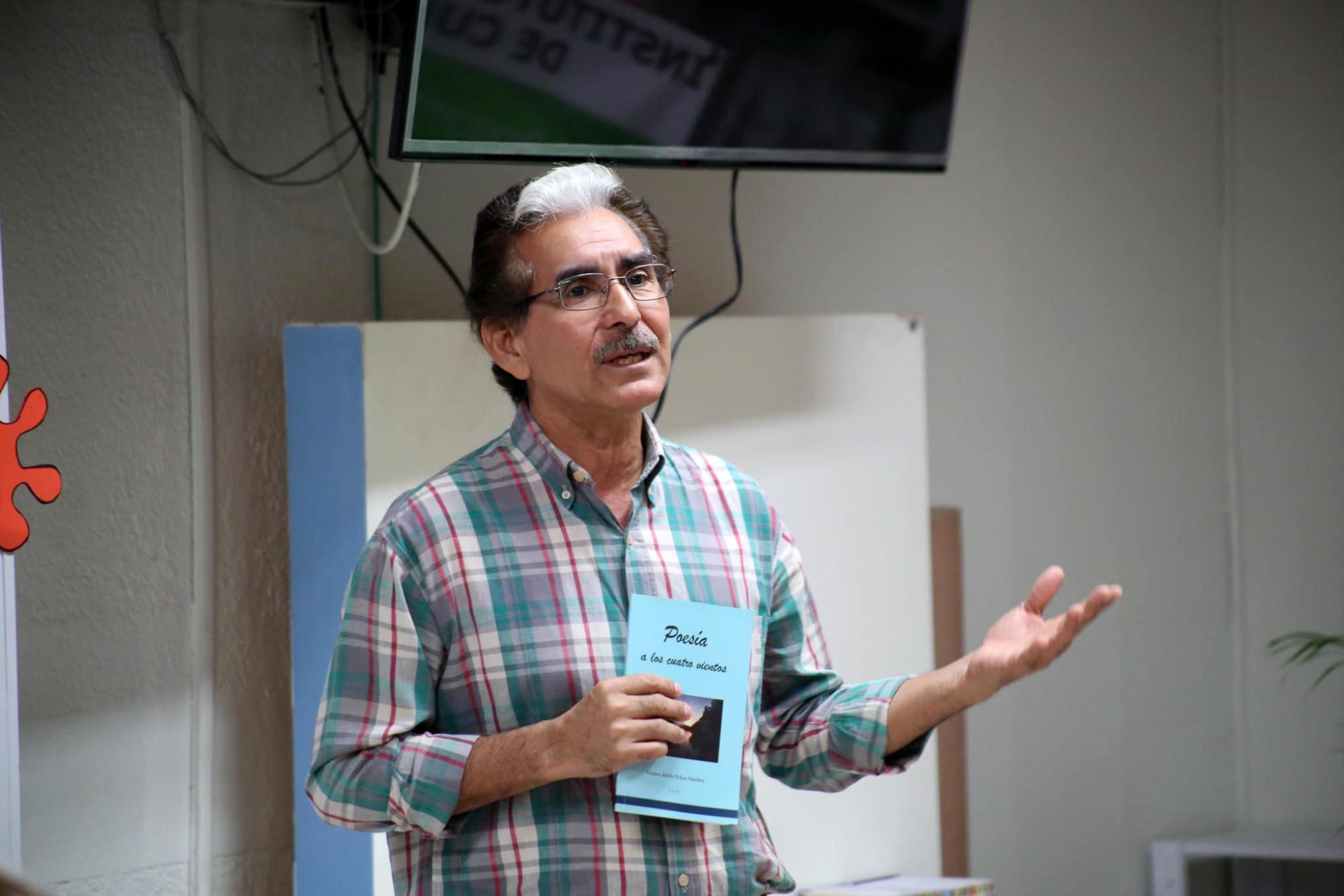 $!El escritor Guillermo Gallardo fue uno de los comentaristas del libro.