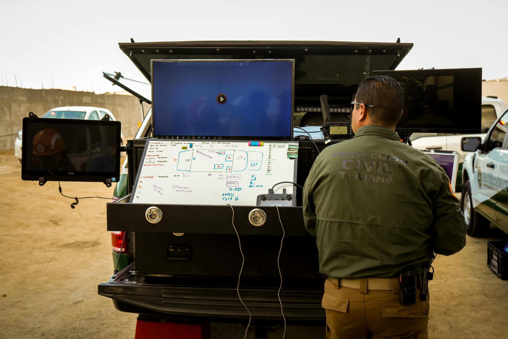 $!Arrasa incendio con fábrica de esponjas en Tijuana