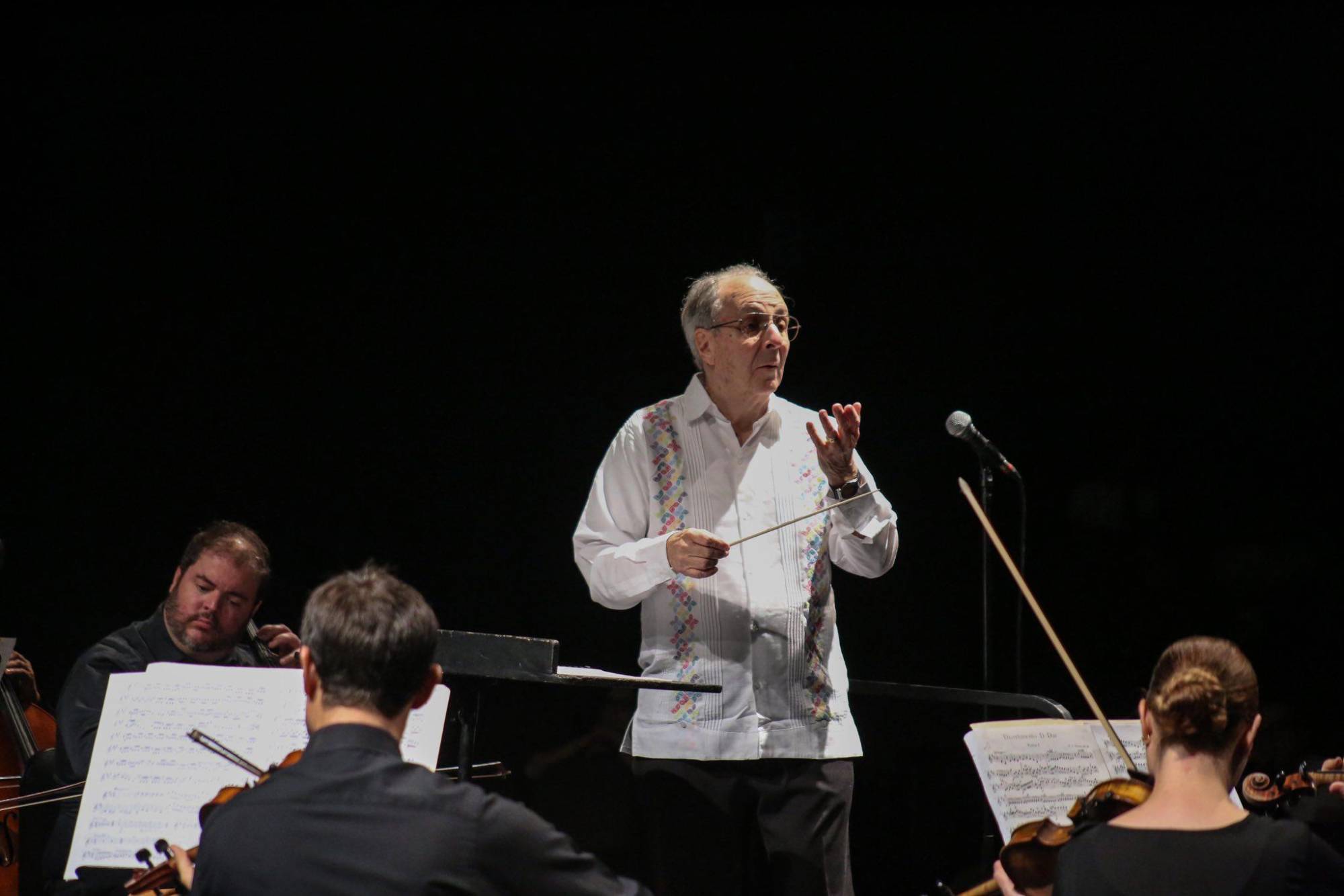 $!Gordon Campbell, director fundador de la OSSLA, fue esta vez invitado.