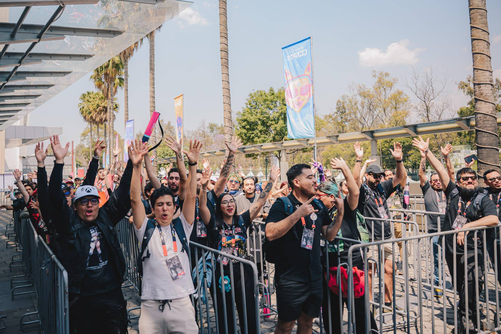 $!Miles de fans se reúnen en la convención.