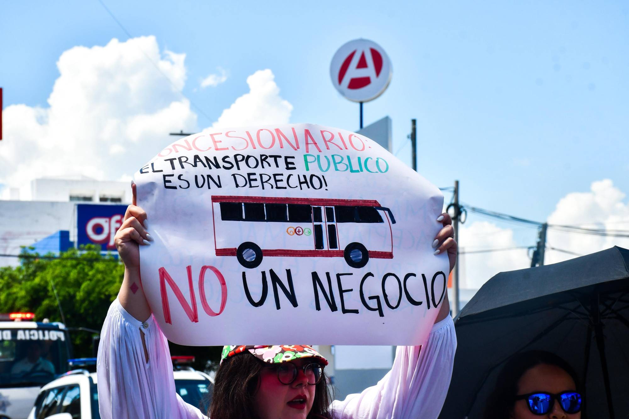 $!Marchan en Culiacán para exigir transporte público digno y accesible