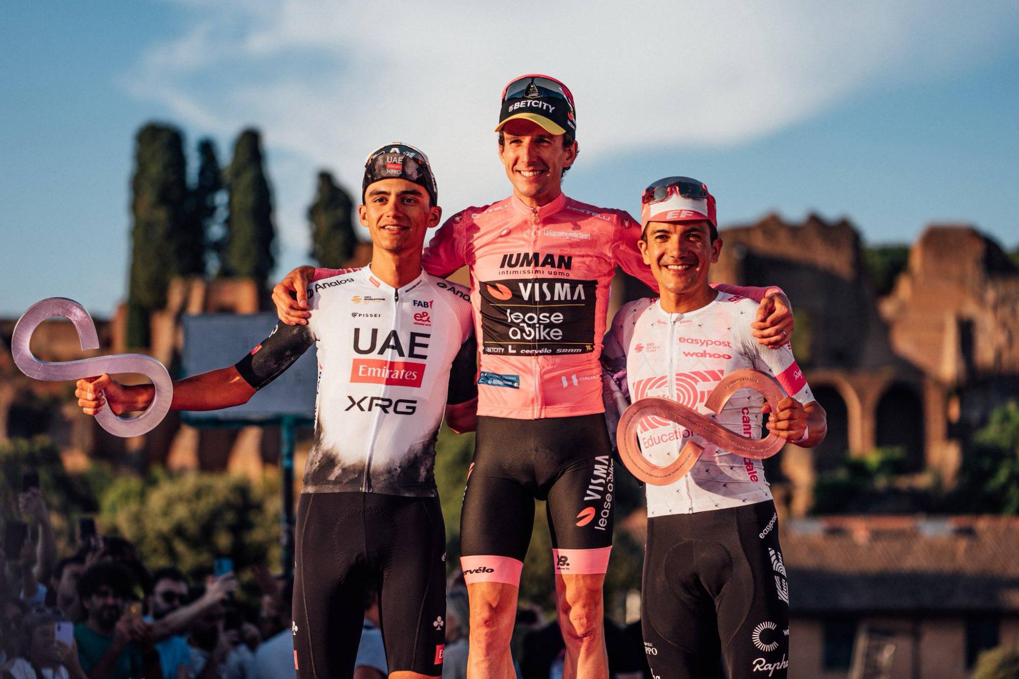 $!Isaac del Toro hace historia en el Giro de Italia: segundo lugar y maglia bianca