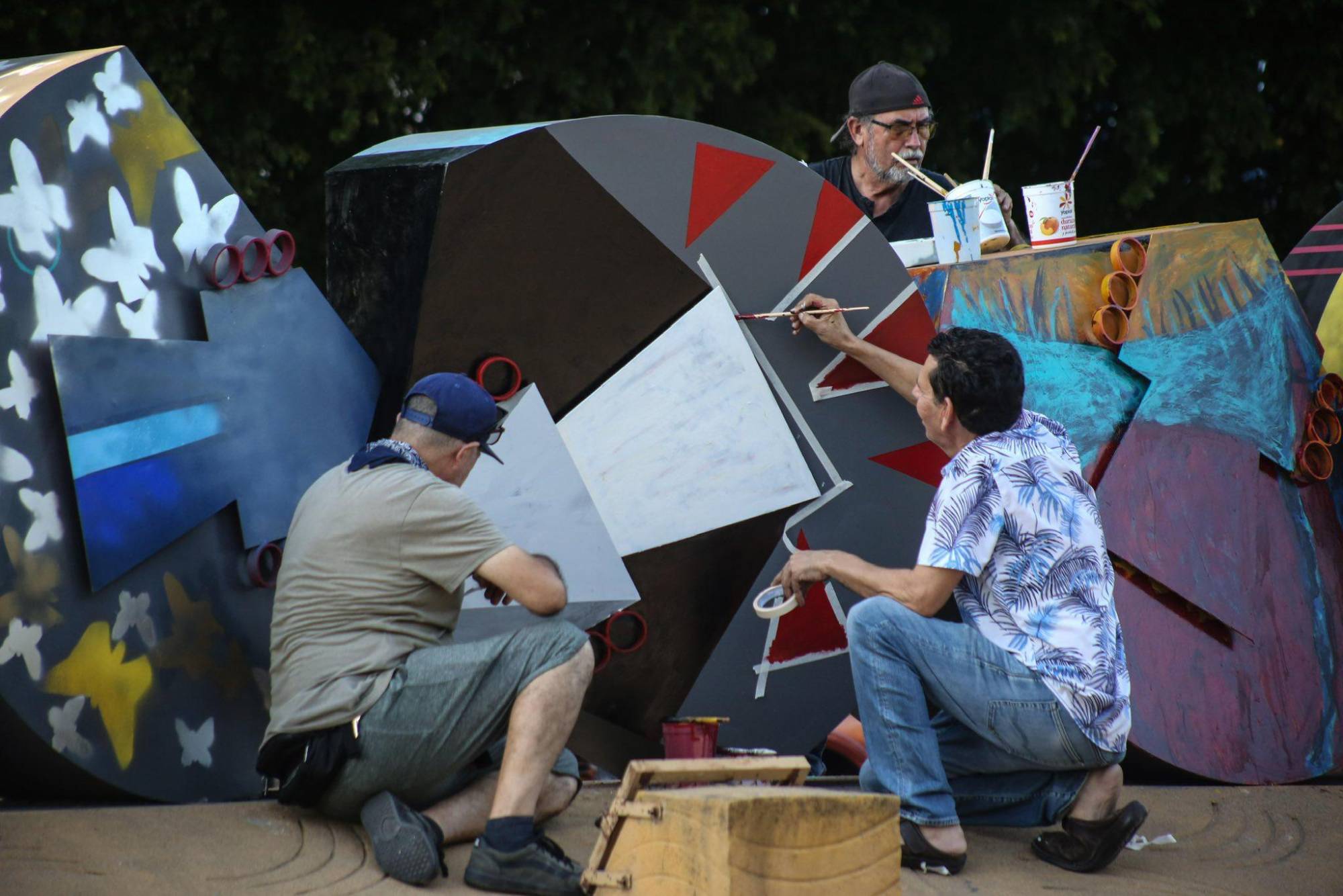 $!Los artistas intervinieron libremente cada pieza.