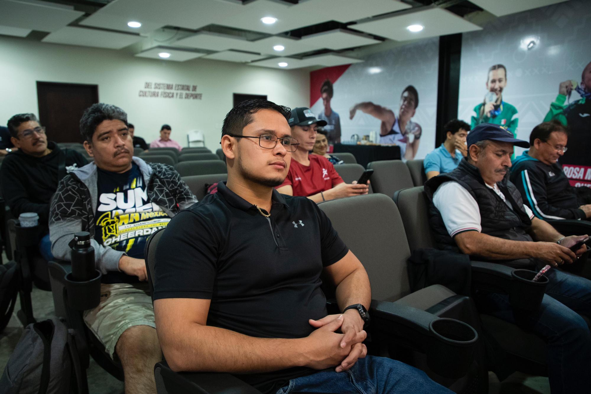 $!Capacitan a entrenadores de gimnasia artística varonil, en Culiacán