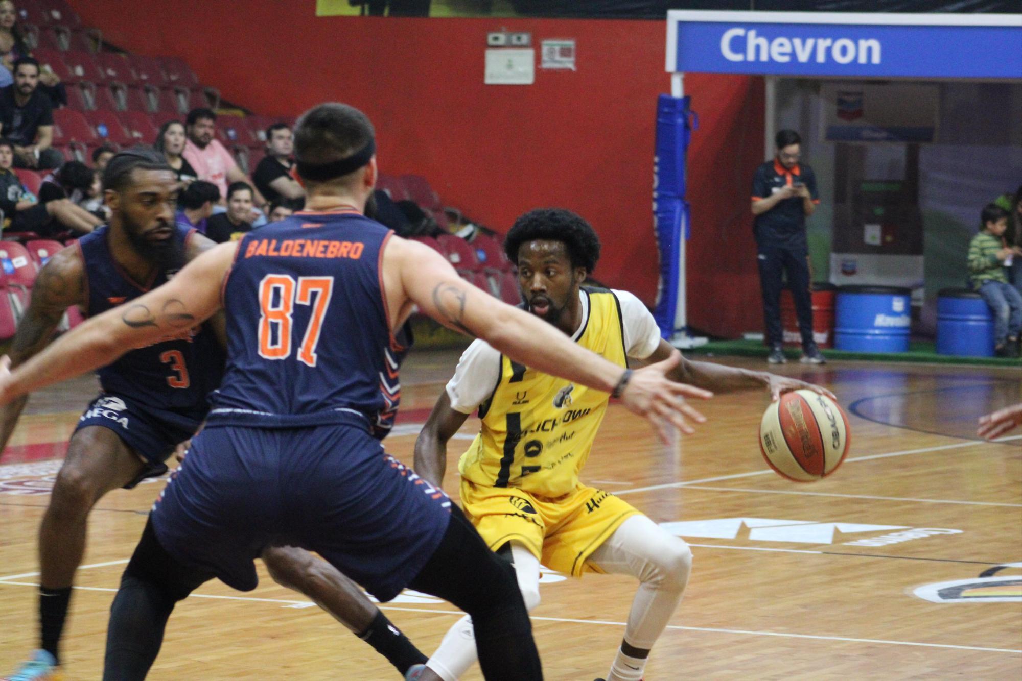 $!Tropieza Caballeros de Culiacán en casa ante Pioneros