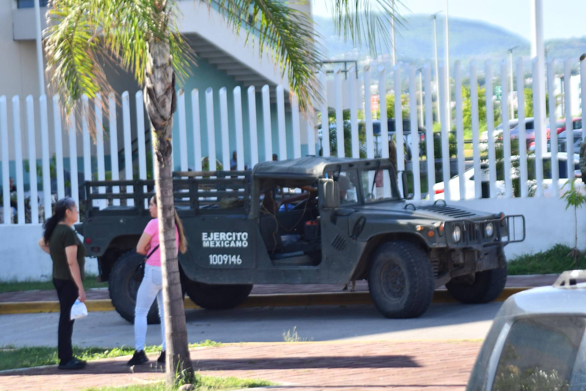 $!Amanece el Hospital General de Culiacán con resguardo militar en sus accesos
