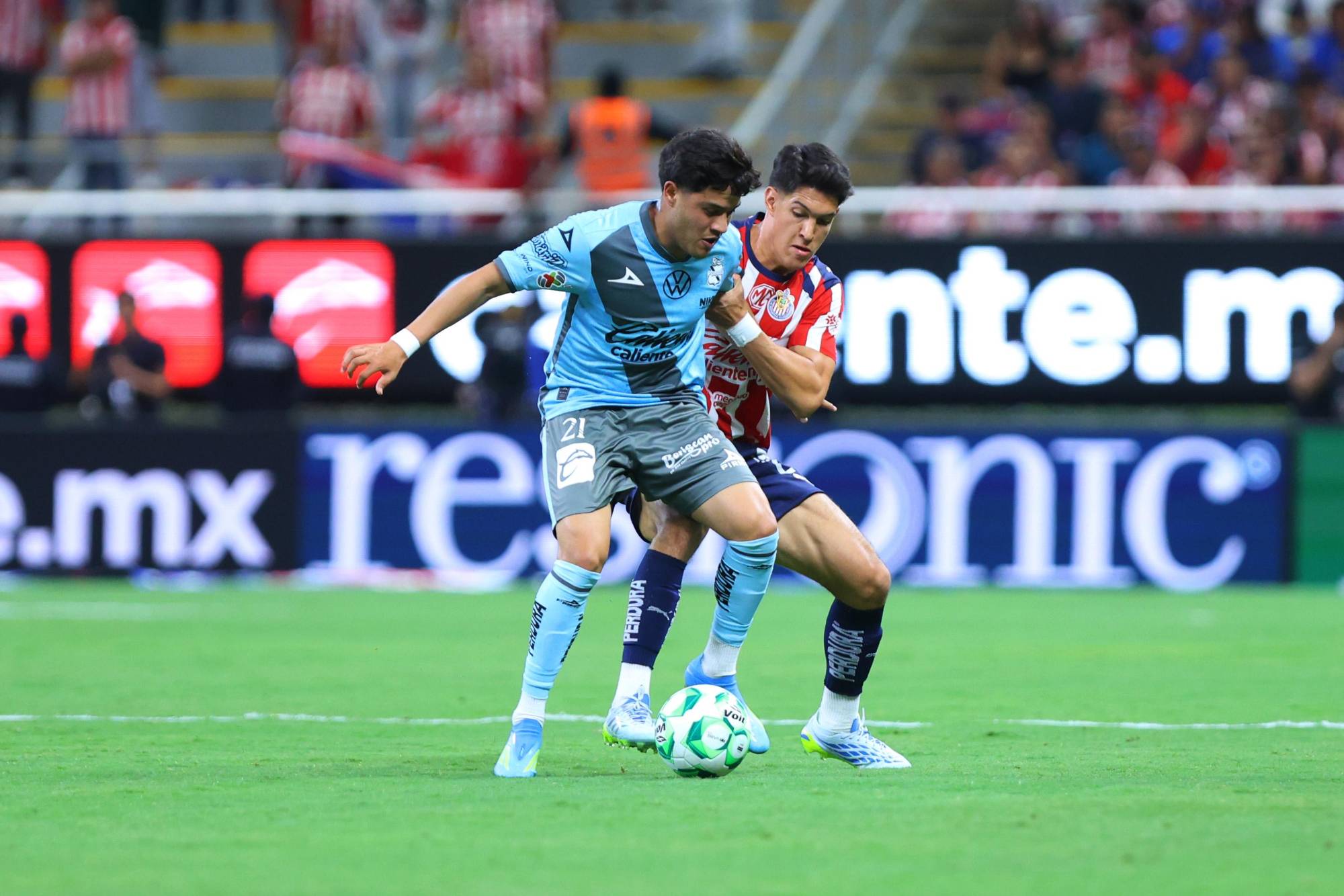 $!Chivas arrasa 5-0 a Puebla y rompe récord de puntos