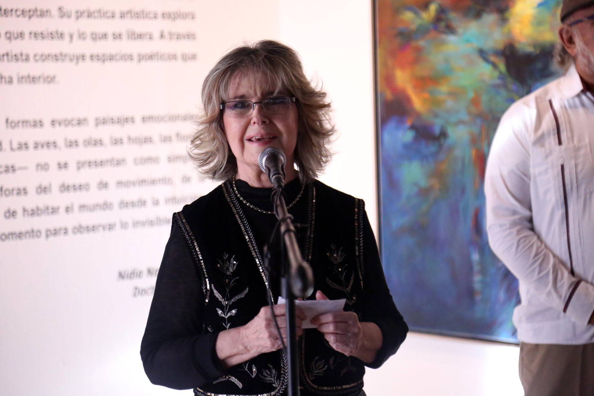 $!La artista dio la bienvenida al público.