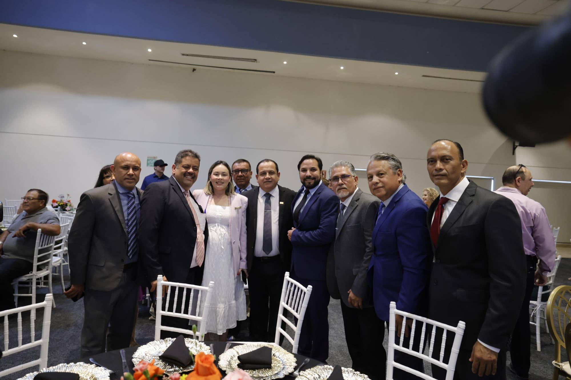 $!Entrega Yeraldine Bonilla la Medalla Maestro Altamirano a 183 docentes por 40 años de servicio