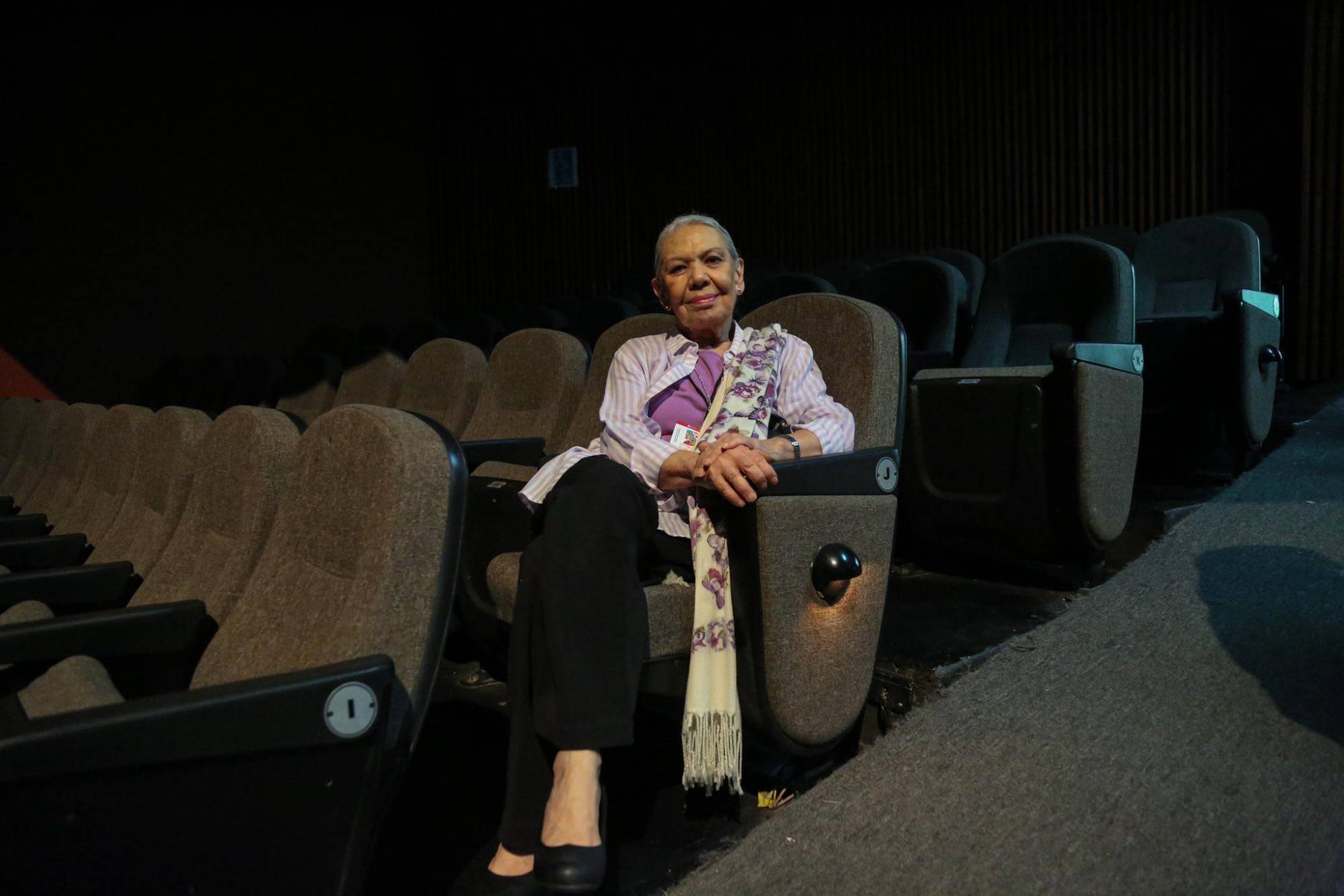 $!Luisa Huertas momentos antes de su conferencia.