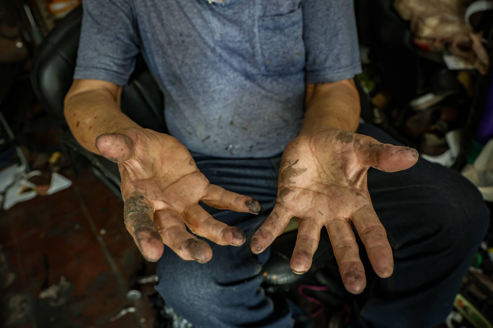 $!La vida de Juan González: 80 años de ver la vida como zapatero en Culiacán