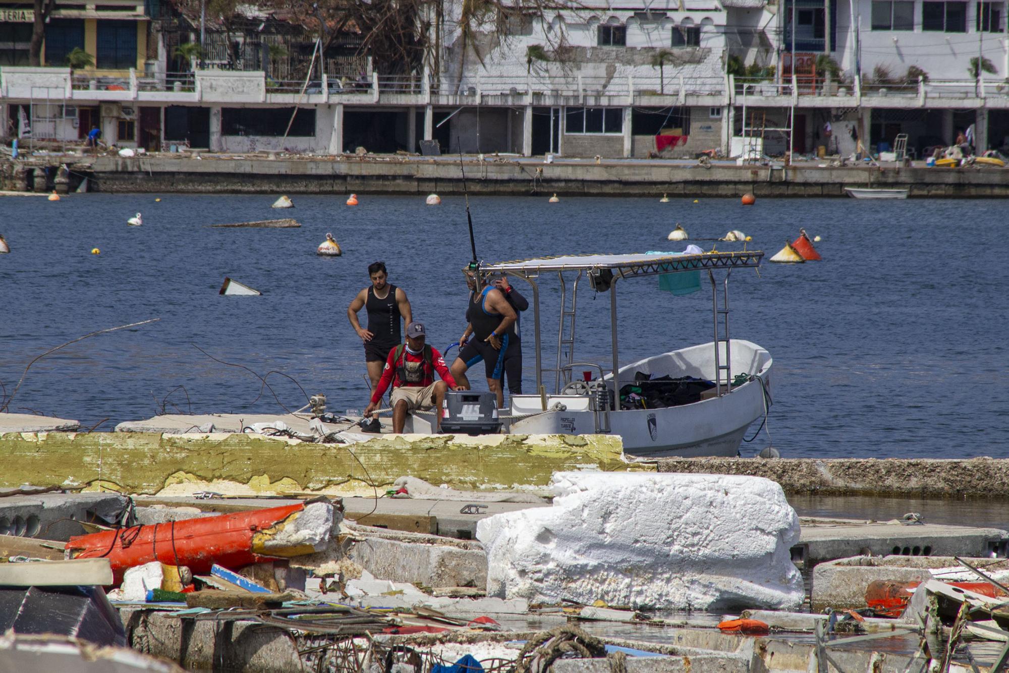 $!Buscan a 12 capitanes de la Marina de Acapulco y oficiales entre los desaparecidos de ‘Otis’
