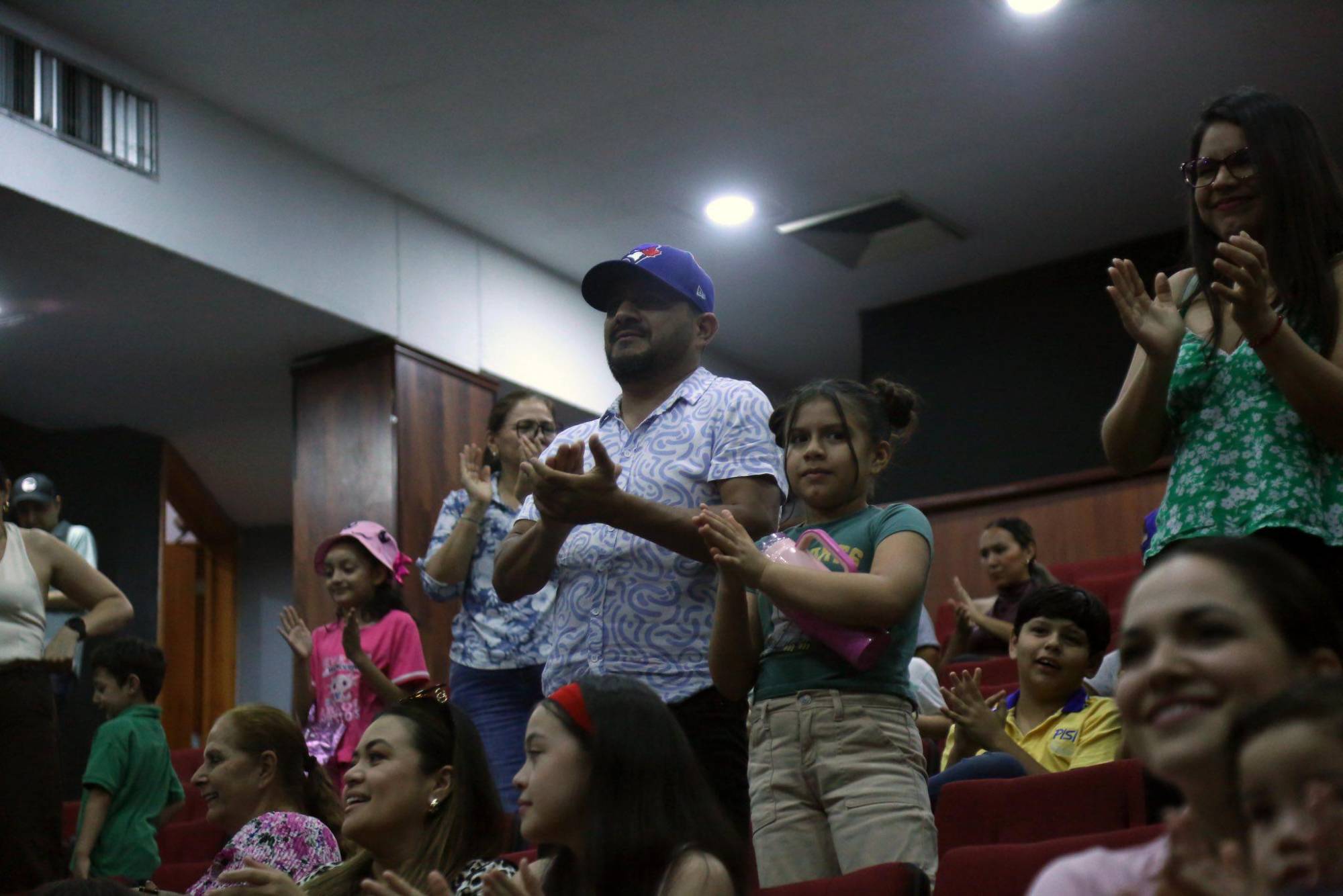$!El público aplaudió a la agrupación.