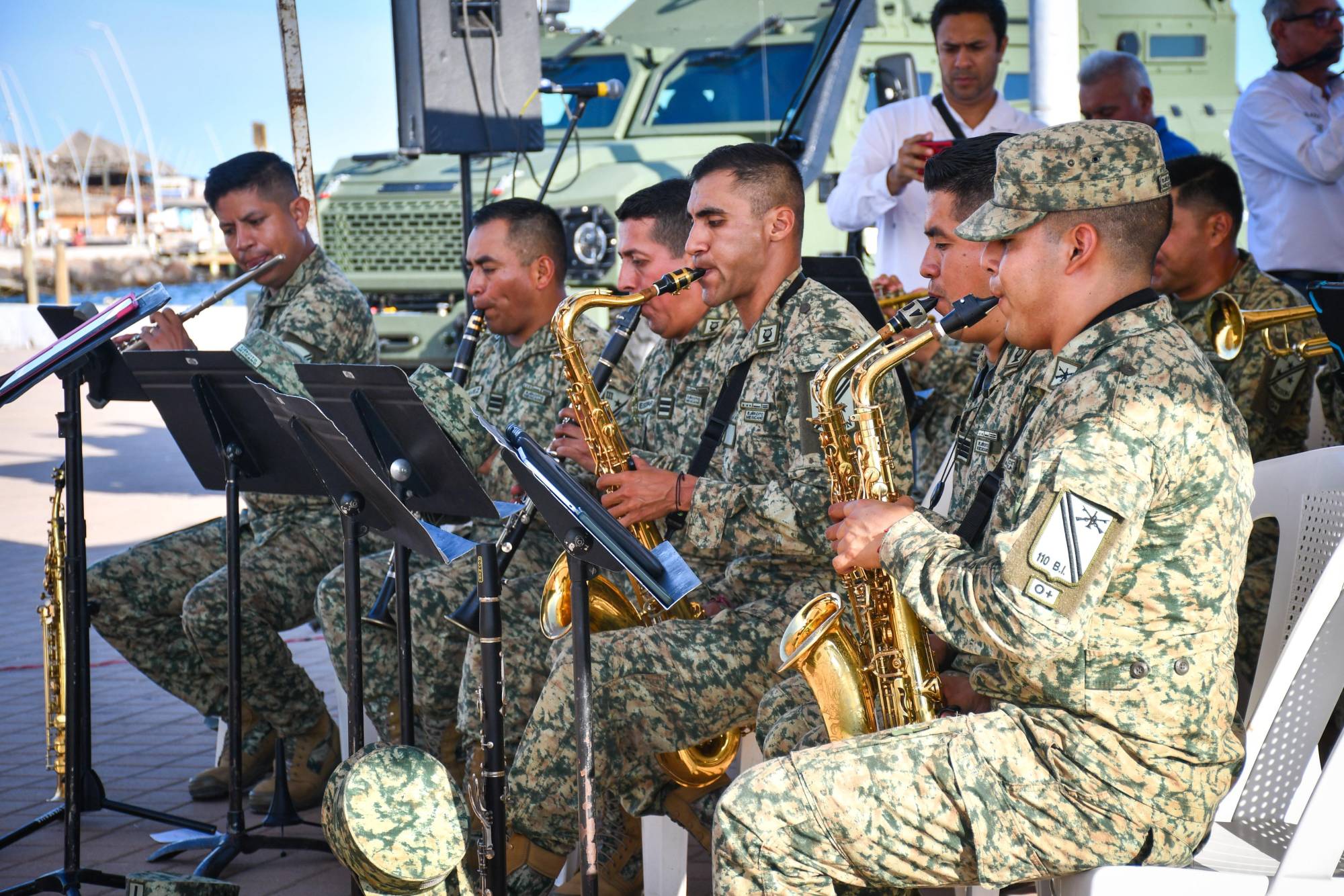 $!Banda de la Tercera Región Militar lleva concierto al malecón de Altata, Navolato
