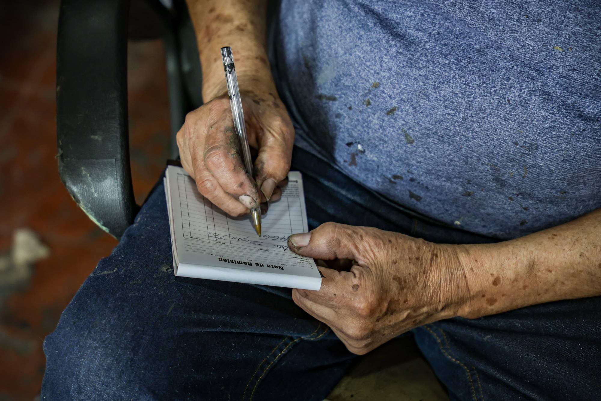 $!La vida de Juan González: 80 años de ver la vida como zapatero en Culiacán