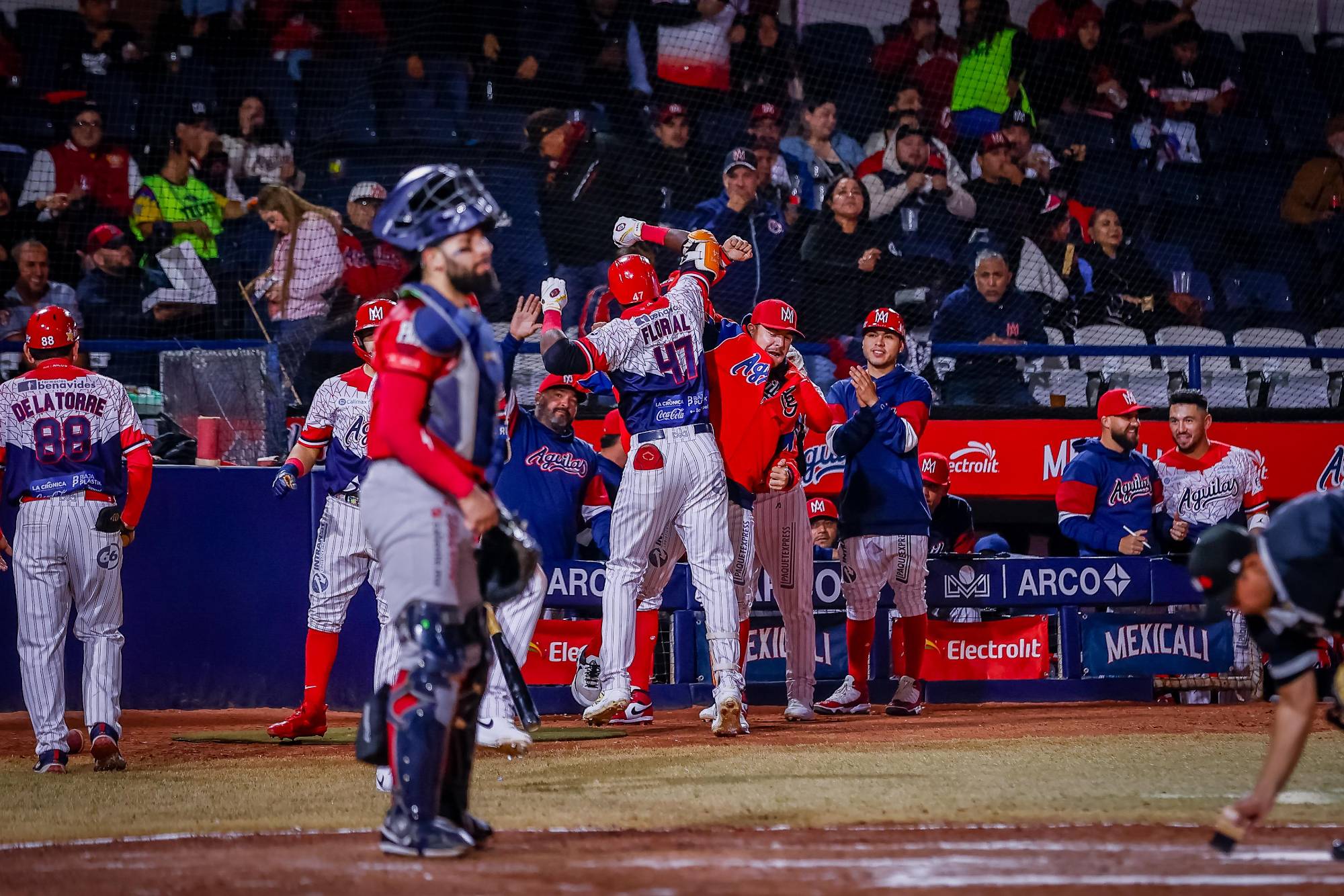$!Venados gana en extrainnings con hit de Guzmán y error de Mexicali