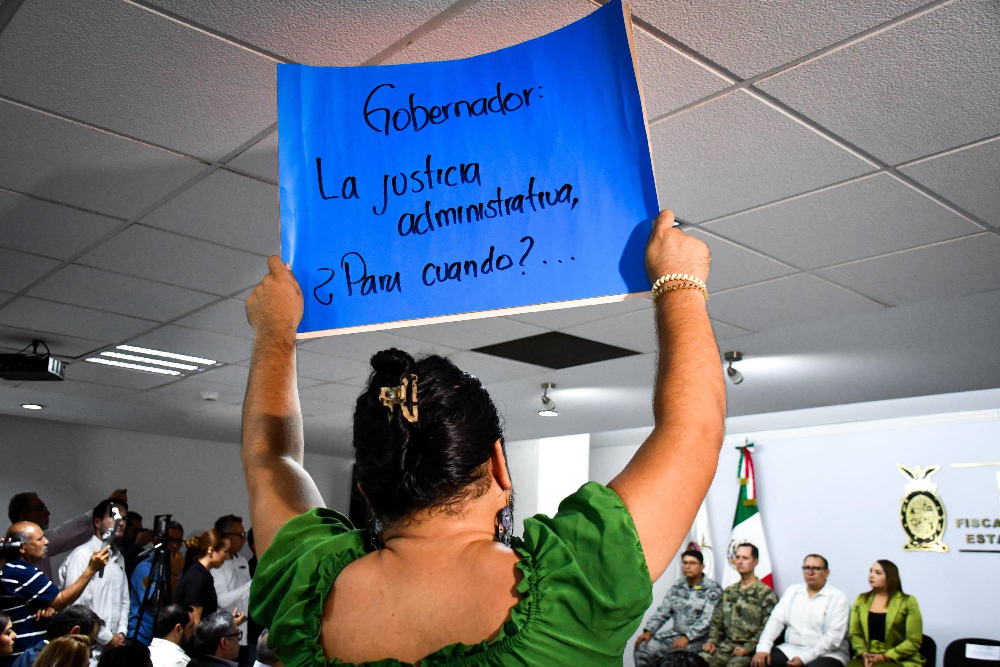 $!Ximena con X reclama al Gobernador Rocha Moya desatención en su caso de agresión en la USE