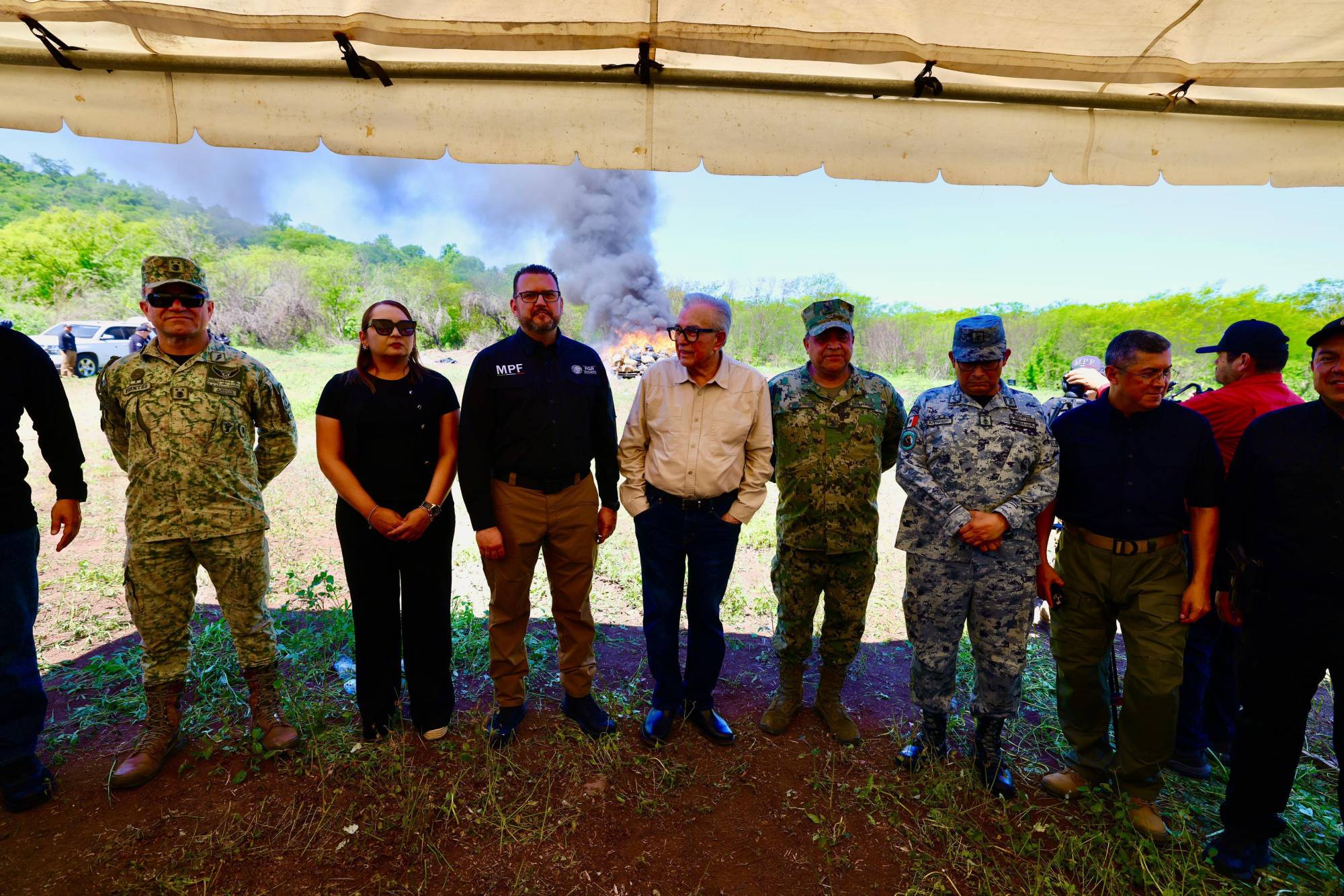 $!Rocha encabeza incineración de drogas y destrucción de cámaras de videovigilancia clandestinas en Culiacán