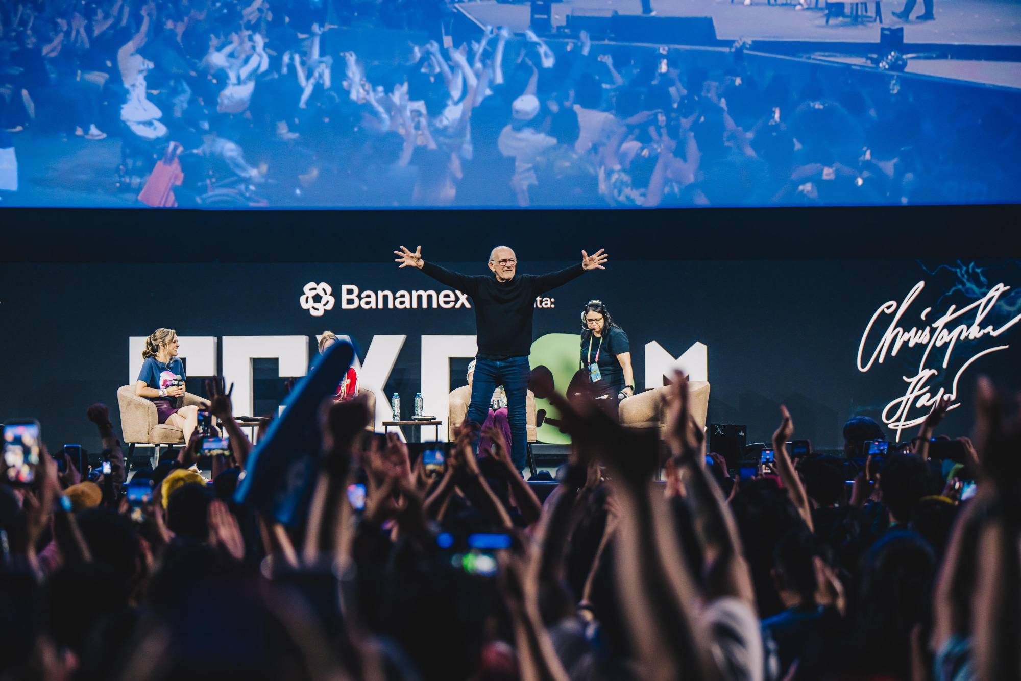 $!Christopher Lloyd desata la nostalgia en la CCXPMX26 y deja un mensaje sobre el futuro