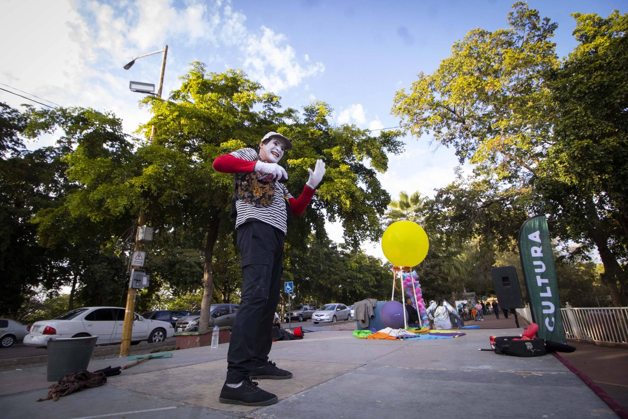 $!El mimo Juan Carlos Uribe es el creador de una serie de personajes mágicos.