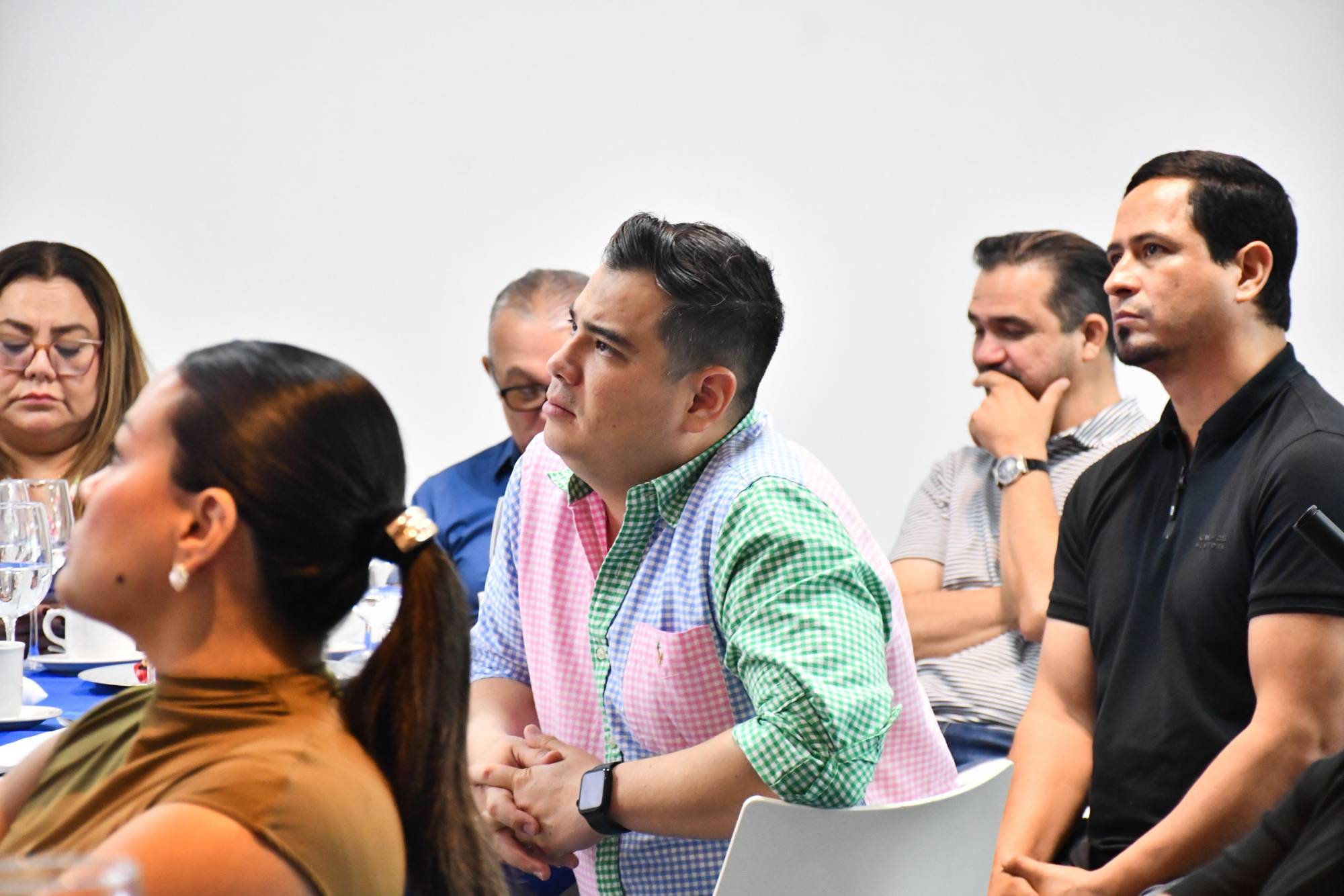 $!Los ExATec estuvieron muy atentos a la exposición como caso de éxito.