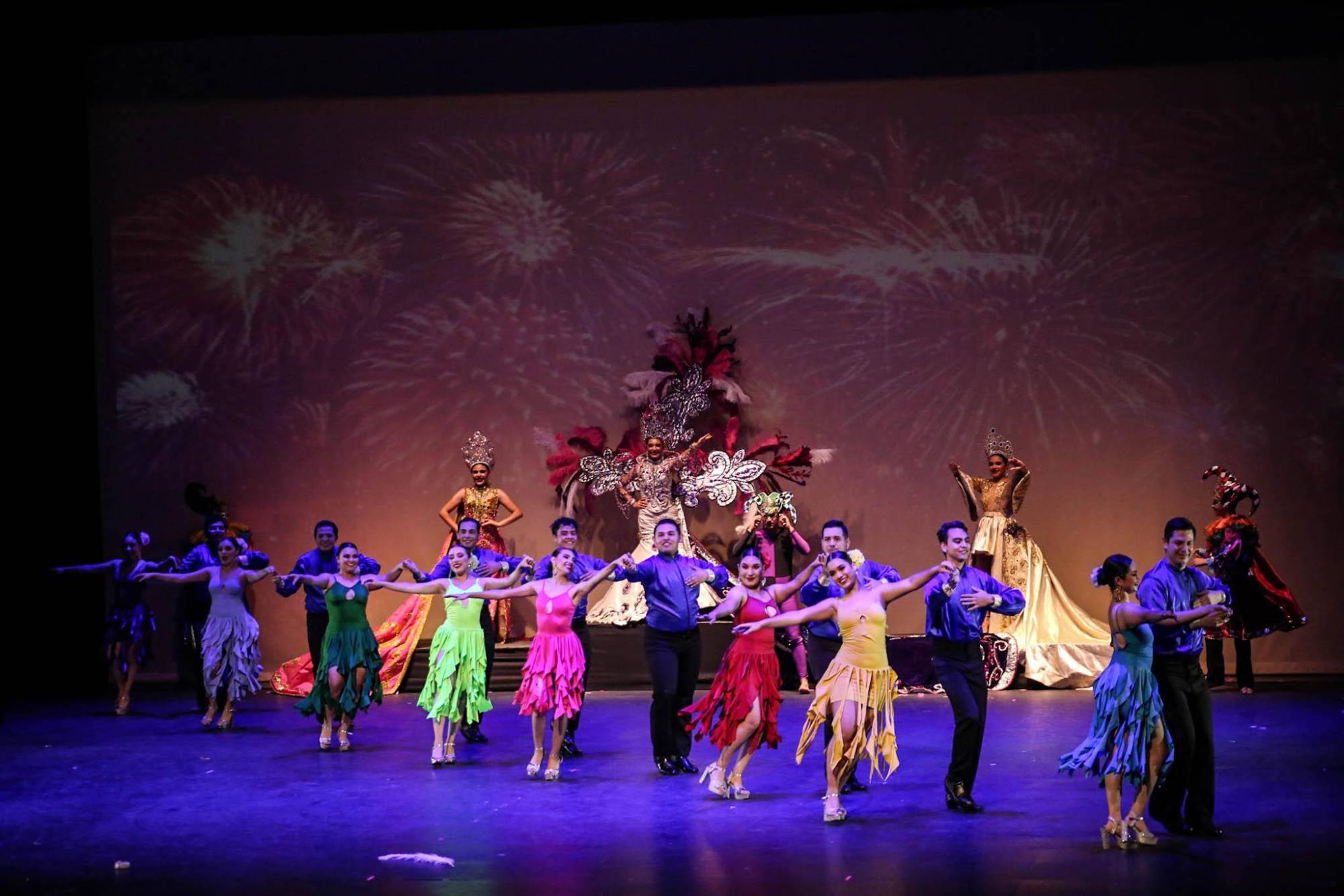 $!Cerraron con Mazatlán, en Fiesta de Carnaval “Comparsas”, de Olimpia Chávez y Yahir Padilla.