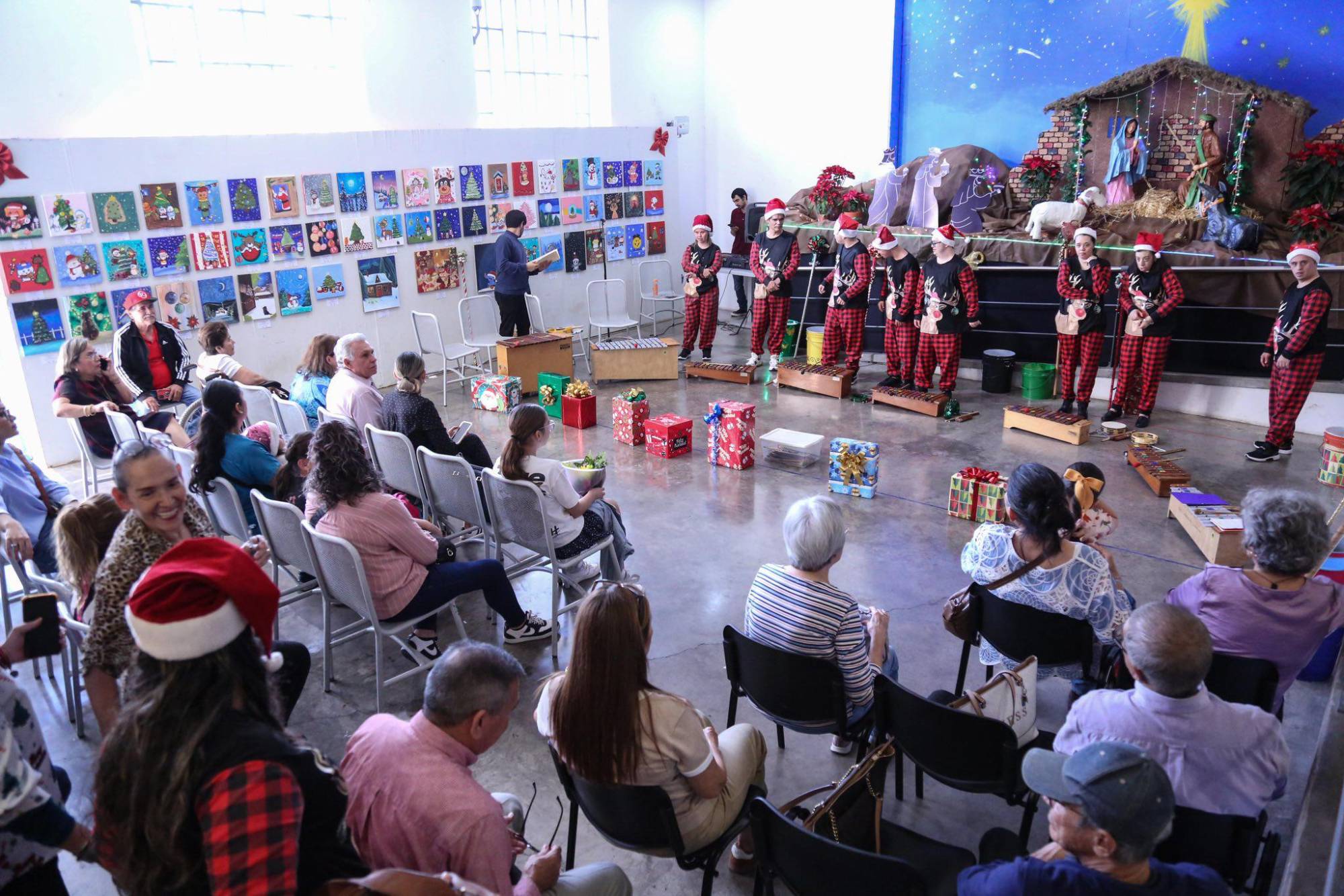 $!Padres de familia aplaudieron el talento de sus hijos.