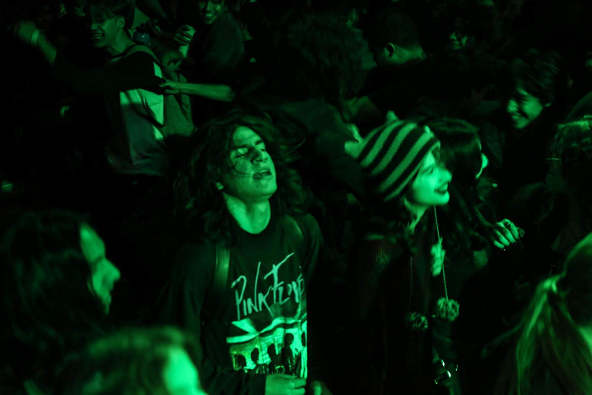 $!El público no dejó de slamear, corear y gritar con cada una de las canciones.