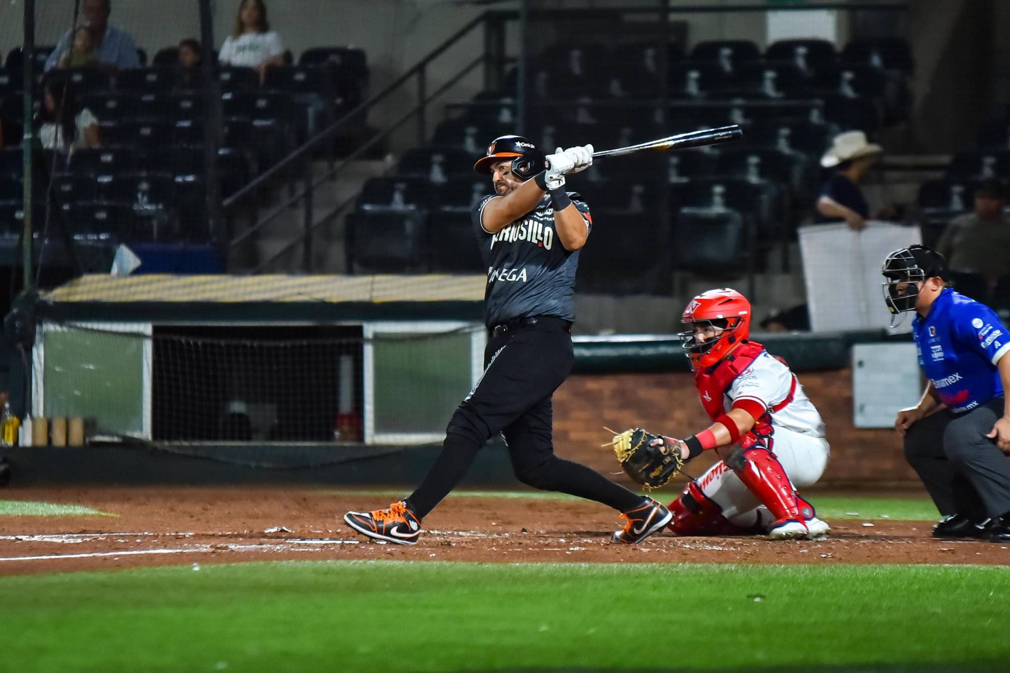 $!Naranjeros se impone en el primero a Mayos en Obregón