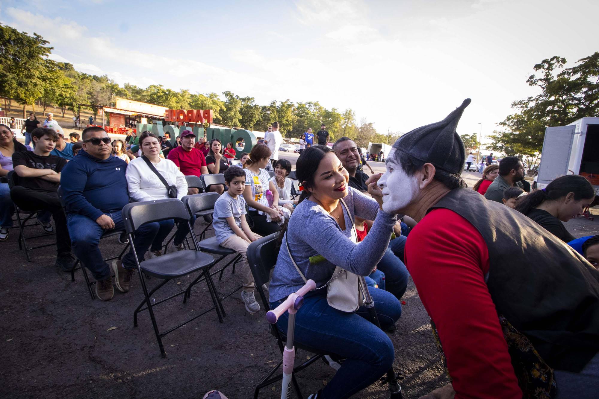 $!Cada domingo se invita a las familias a disfrutar de espectáculos a partir de las 16:00 horas.