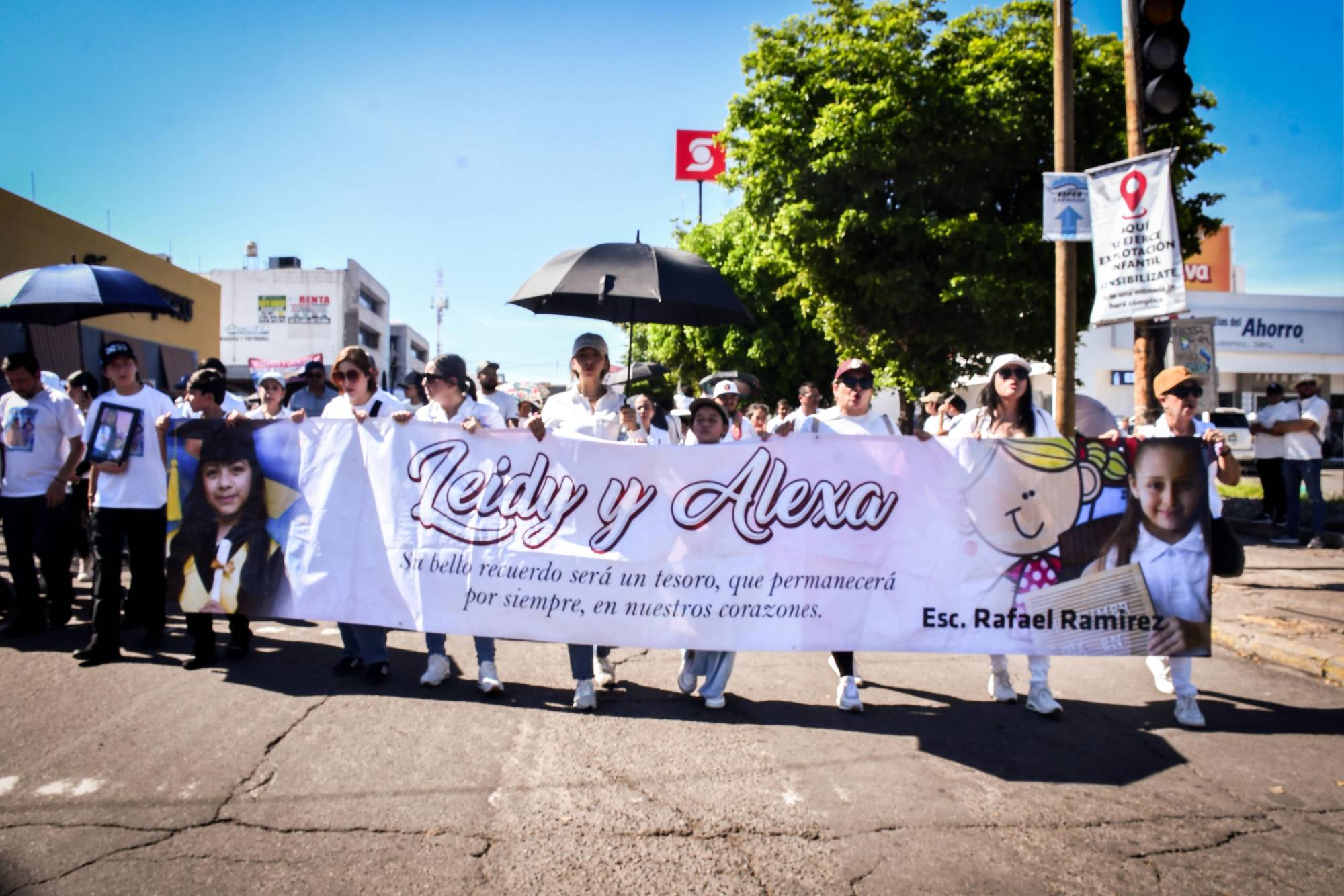 $!Familiares exigen a Sheinbaum justicia por las niñas Leidy y Alexa; fueron víctimas del Ejército, dicen