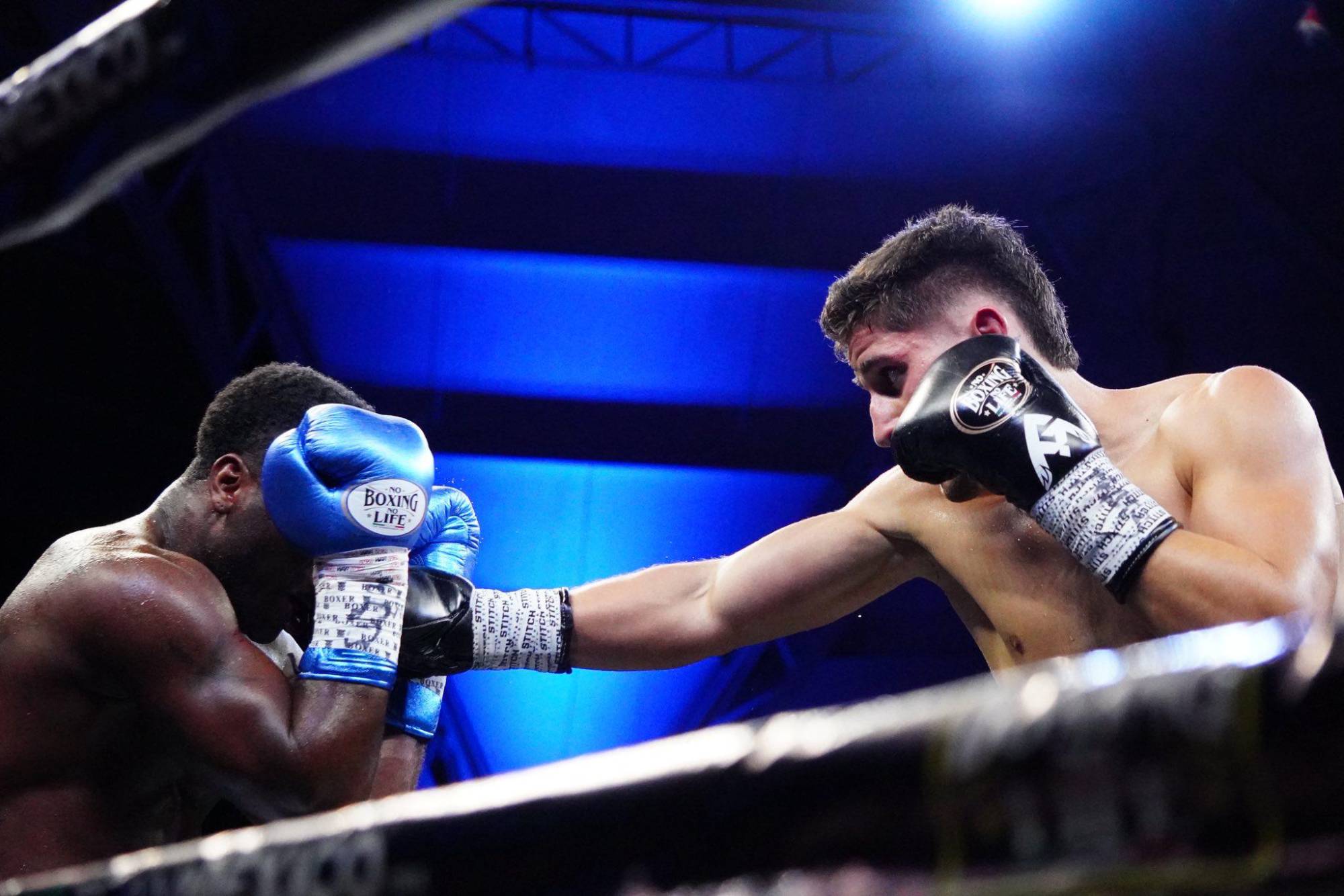 $!Marco Verde mantiene invicto tras vencer a Alexander Moreno en Guadalajara