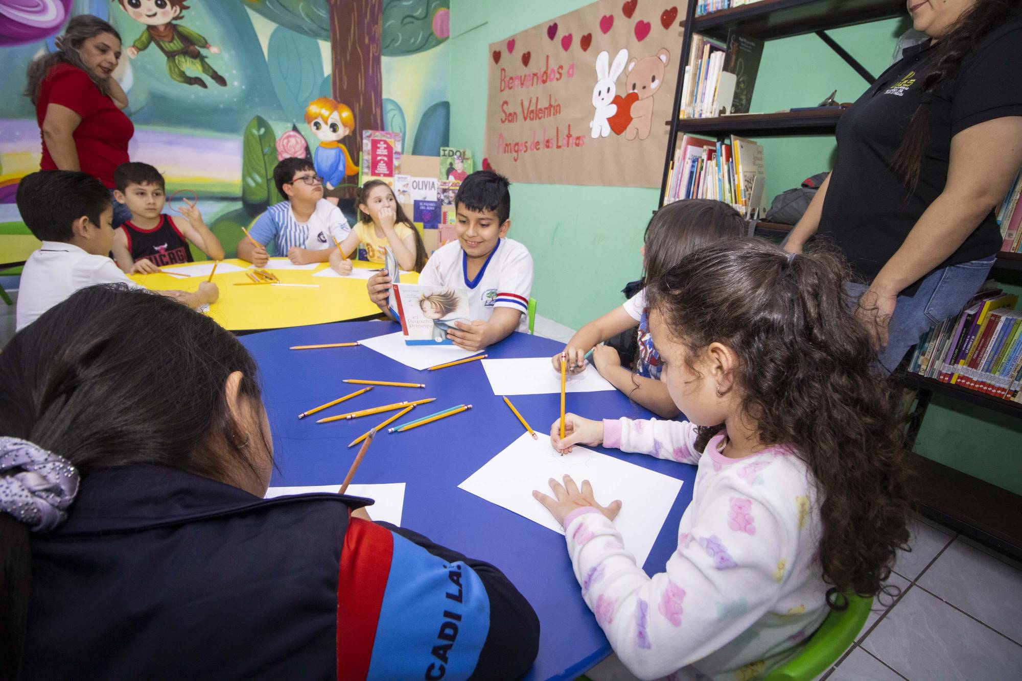 $!Al final hacen alguna actividad creativa relacionada con la lectura que hicieron.