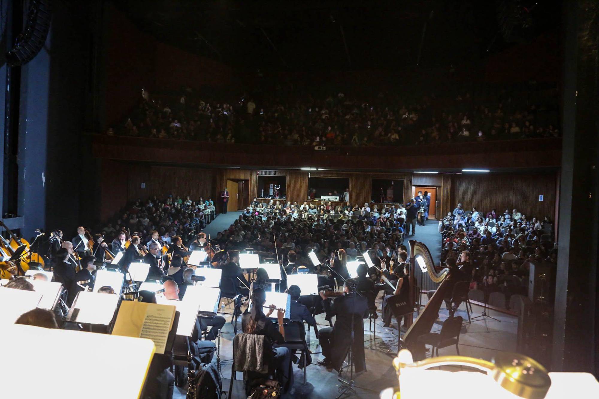$!El público llenó el Teatro Pablo de Villavicencio.