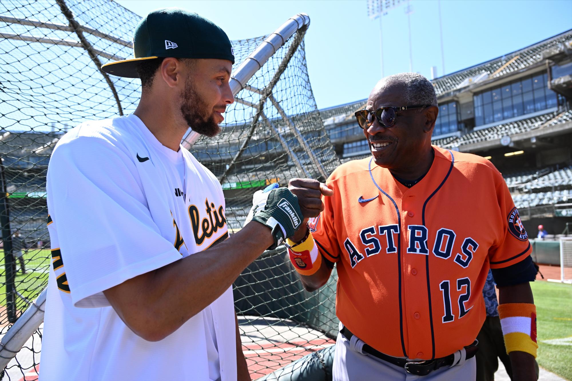 $!José Urquidy se toma la foto con Stephen Curry