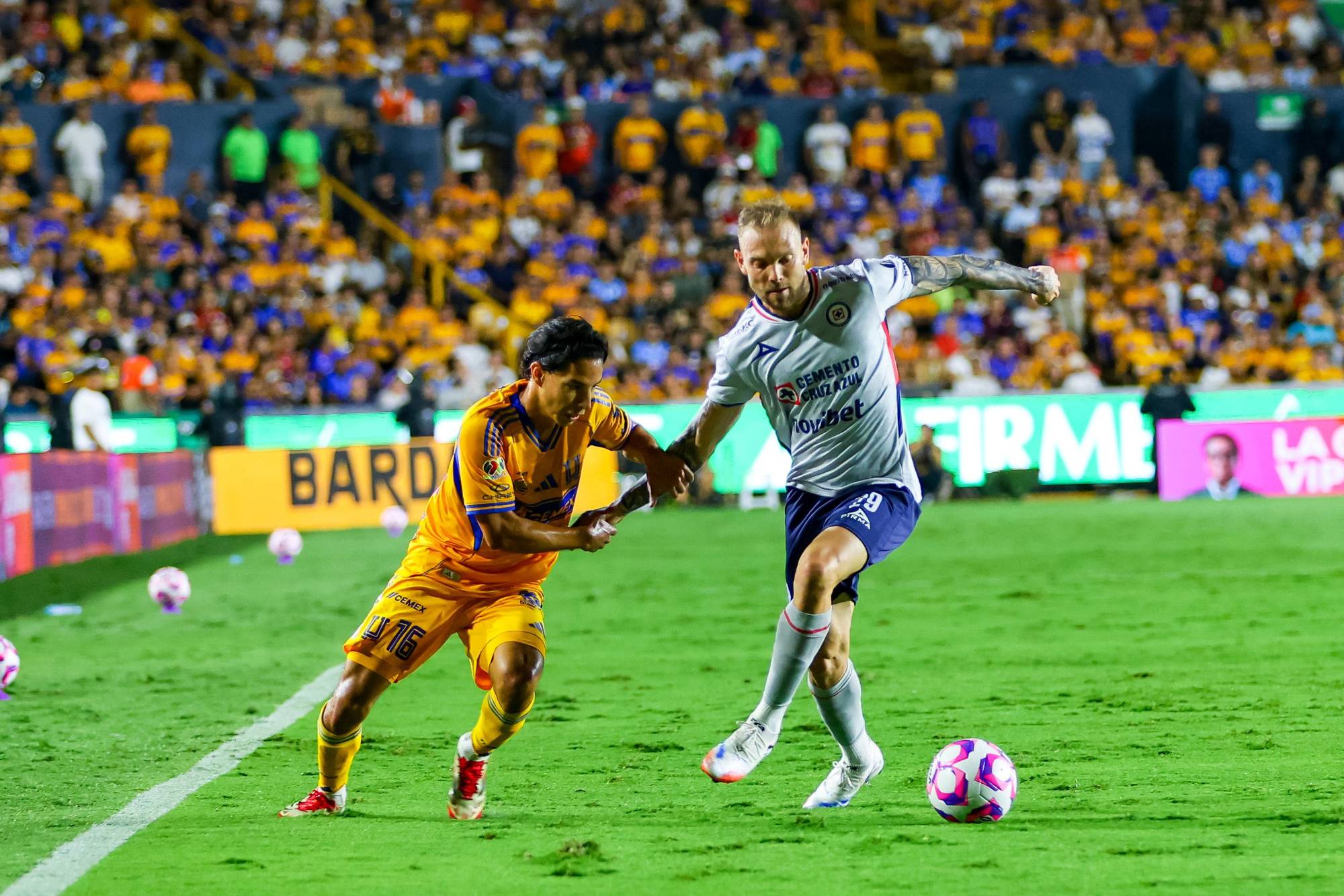 $!Cruz Azul amarga el homenaje a Nahuel Guzmán con empate agónico en el Volcán