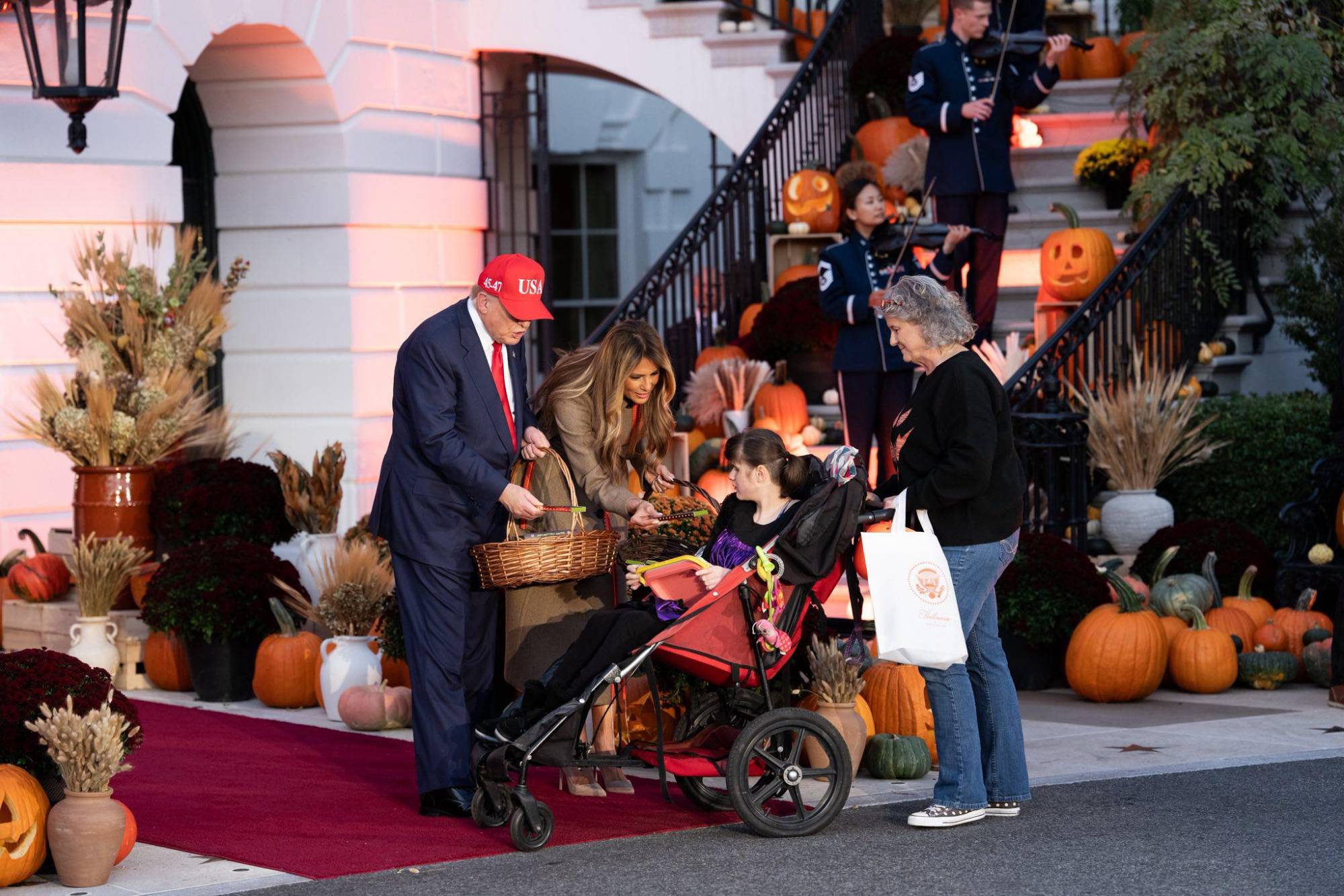 $!Trump y Melania celebran Halloween en la Casa Blanca