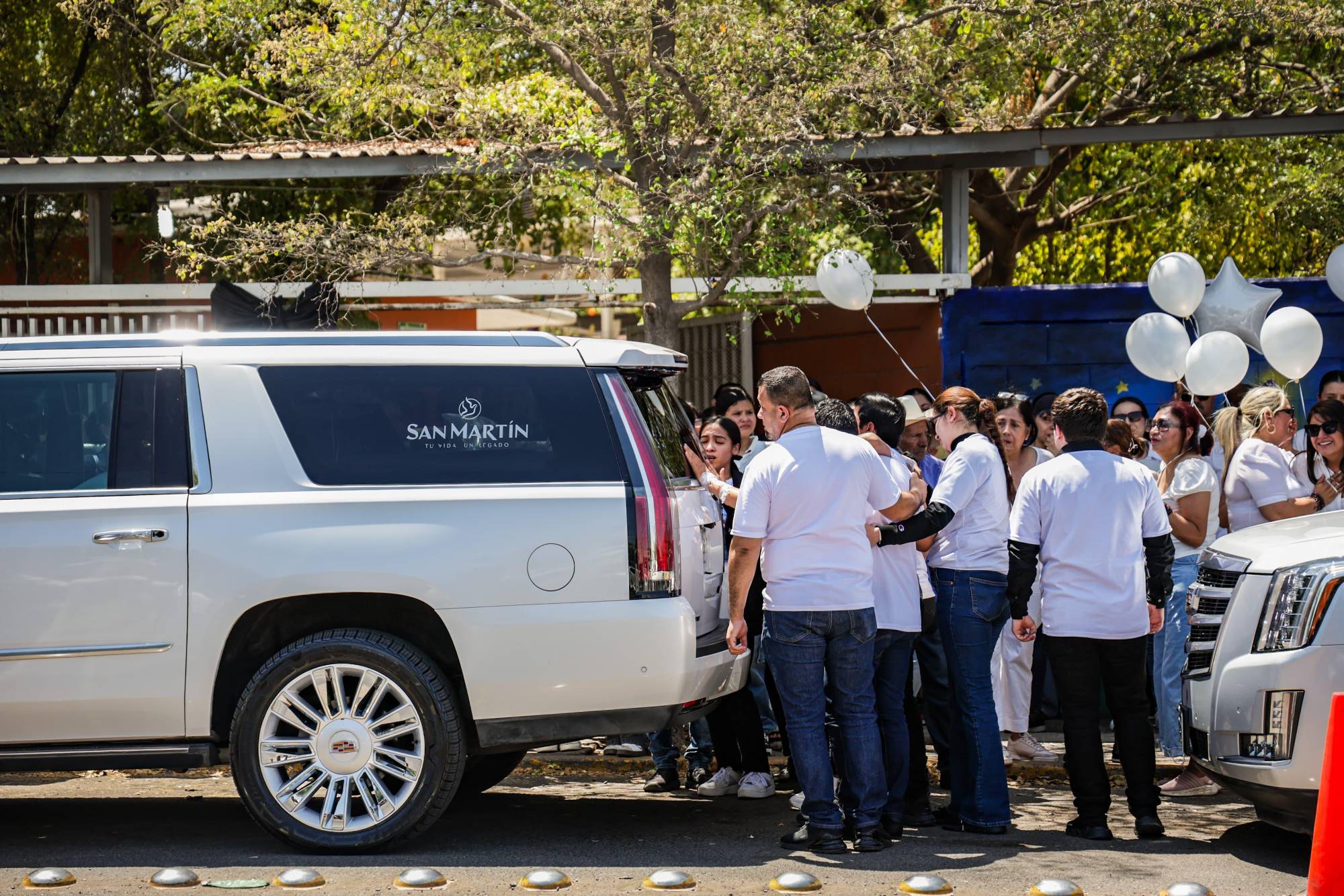 $!Compañeros de escuela despiden en Culiacán a Alexa y Leydi, niñas asesinadas en Badiraguato