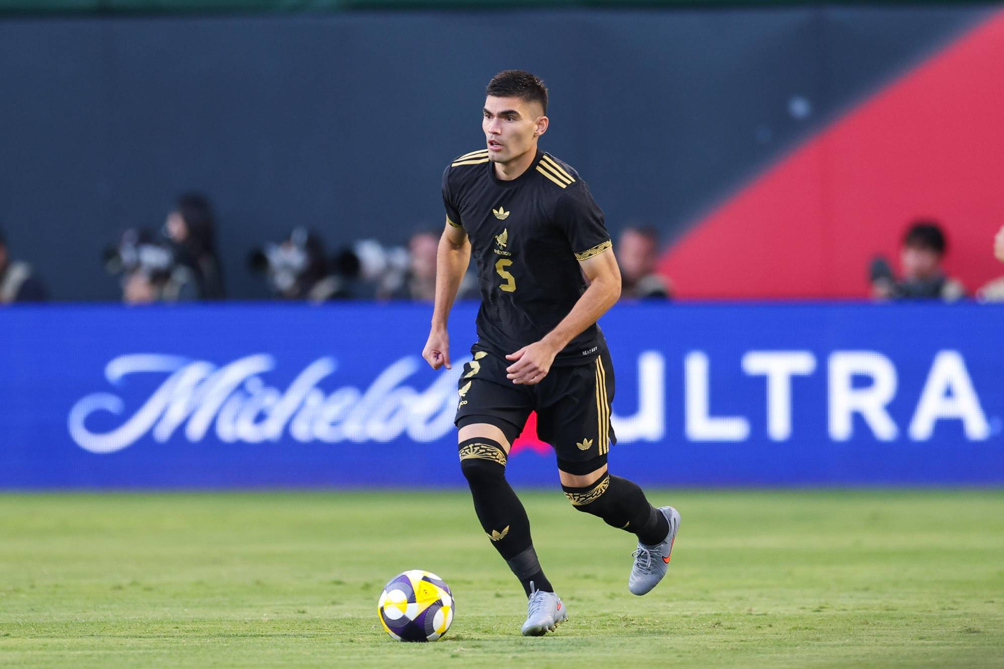 $!México y Japón firman empate sin goles en Oakland; Edson Álvarez sale lesionado