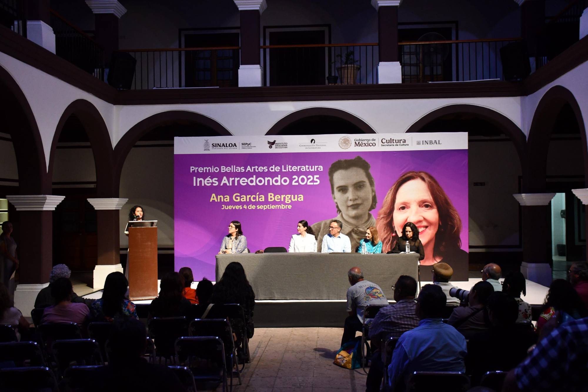$!La ceremonia de entrega se llevó a cabo en el Centro Sinaloa de las Artes Centenario.