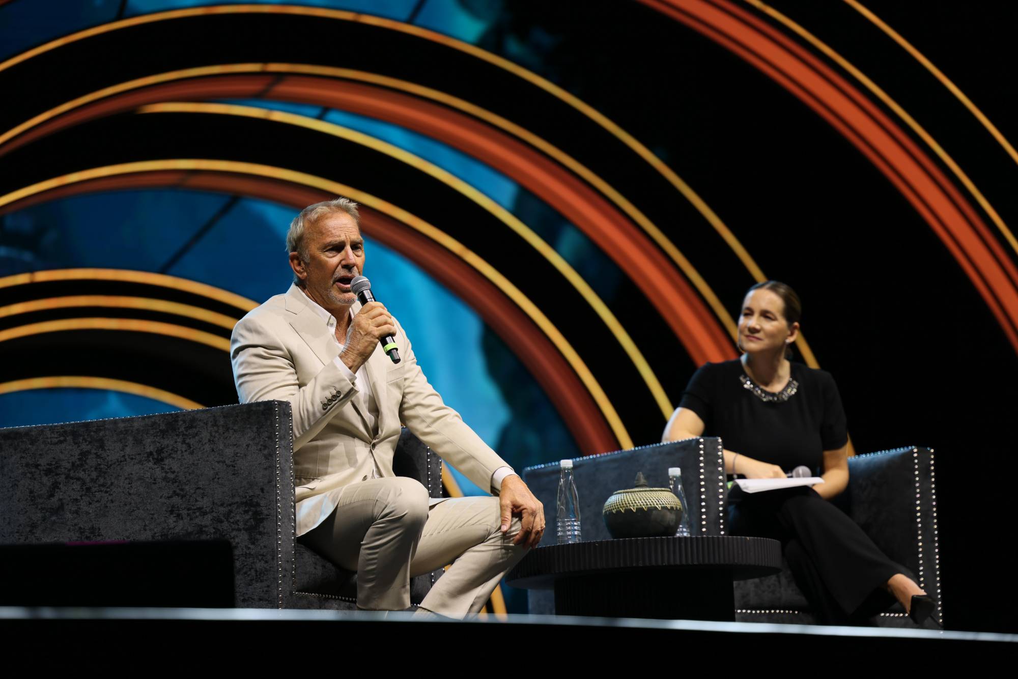 $!Kevin Costner compartió experiencias vividas antes de ser actor.