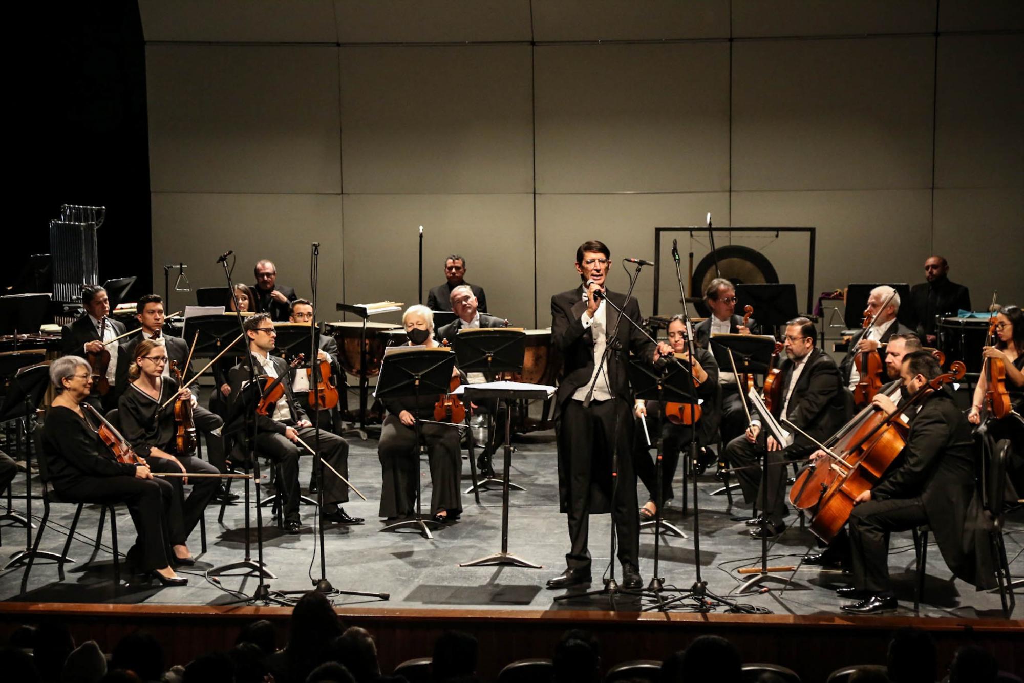 $!García Barrios comenta cada obra que se interpreta.